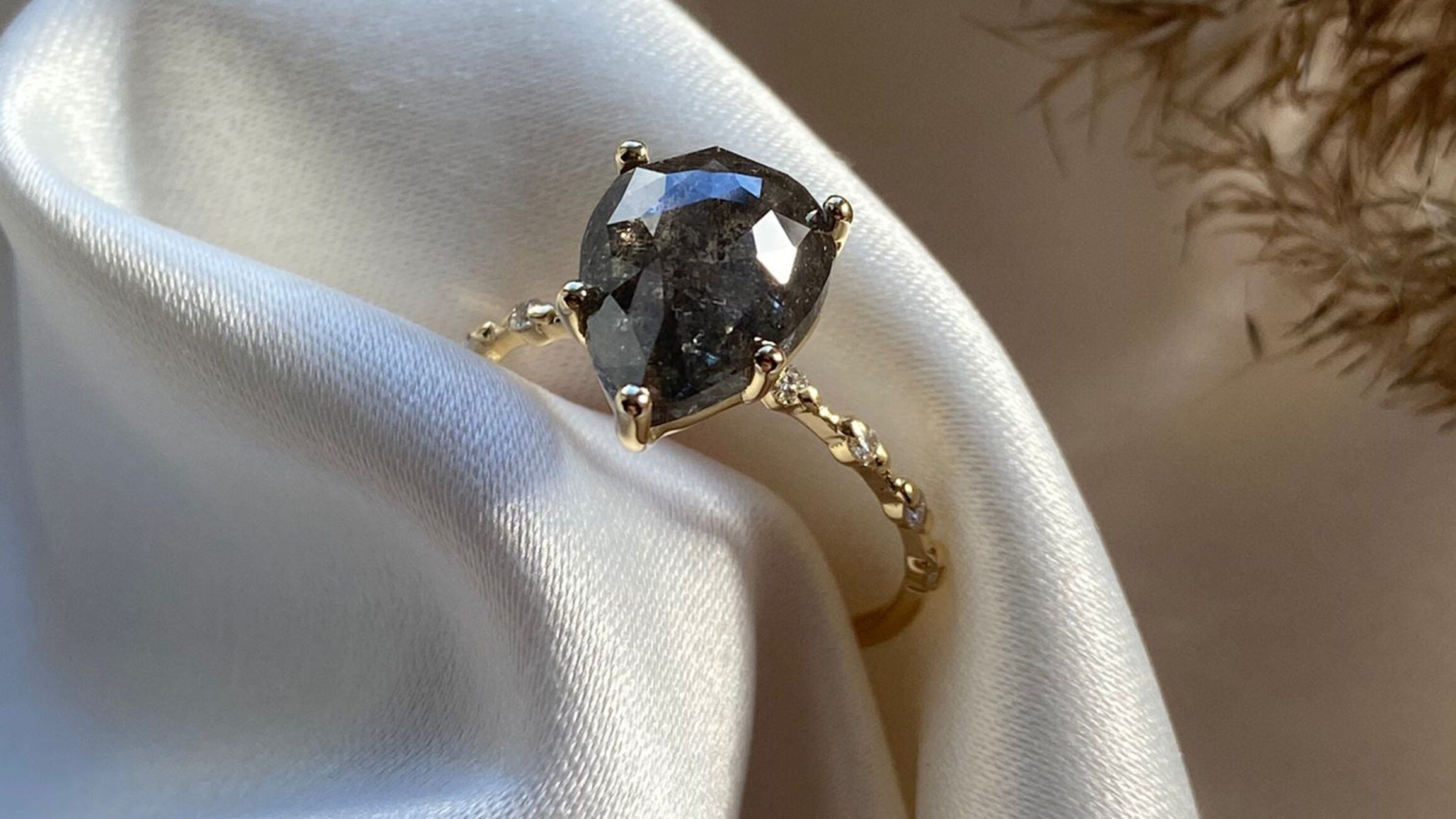 Why consider a non-traditional engagement ring - Lelya