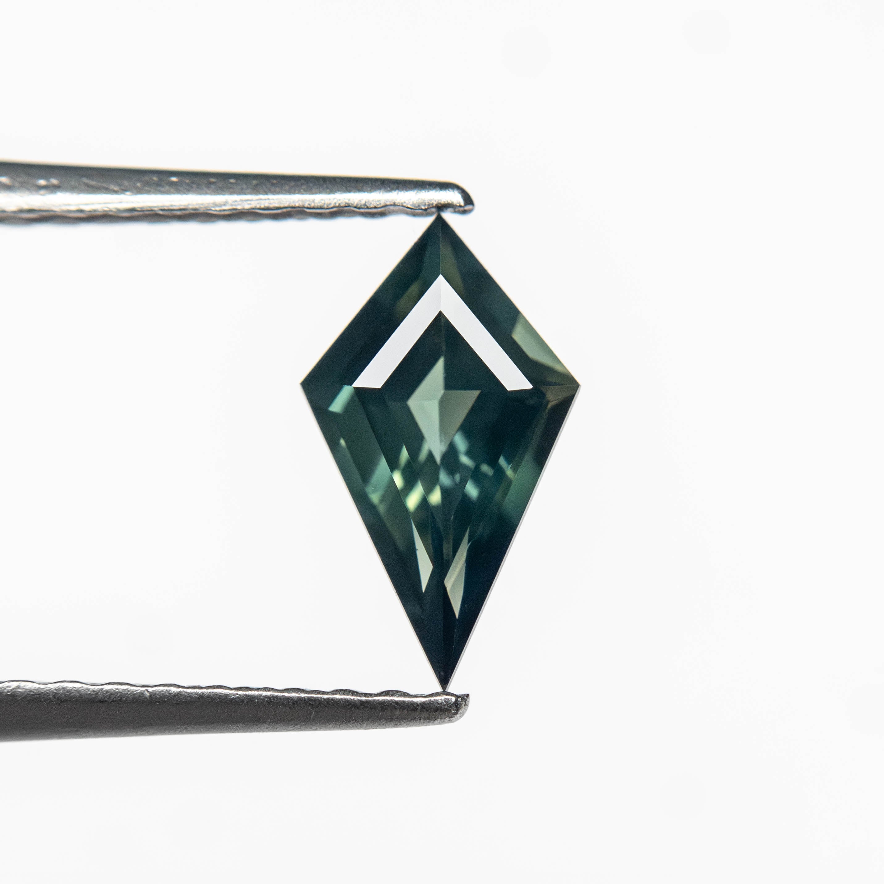 0.58ct 8.45x4.89x2.73mm Kite Step Cut Sapphire 27363 - 18 - Lelya - bespoke engagement and wedding rings made in Scotland, UK