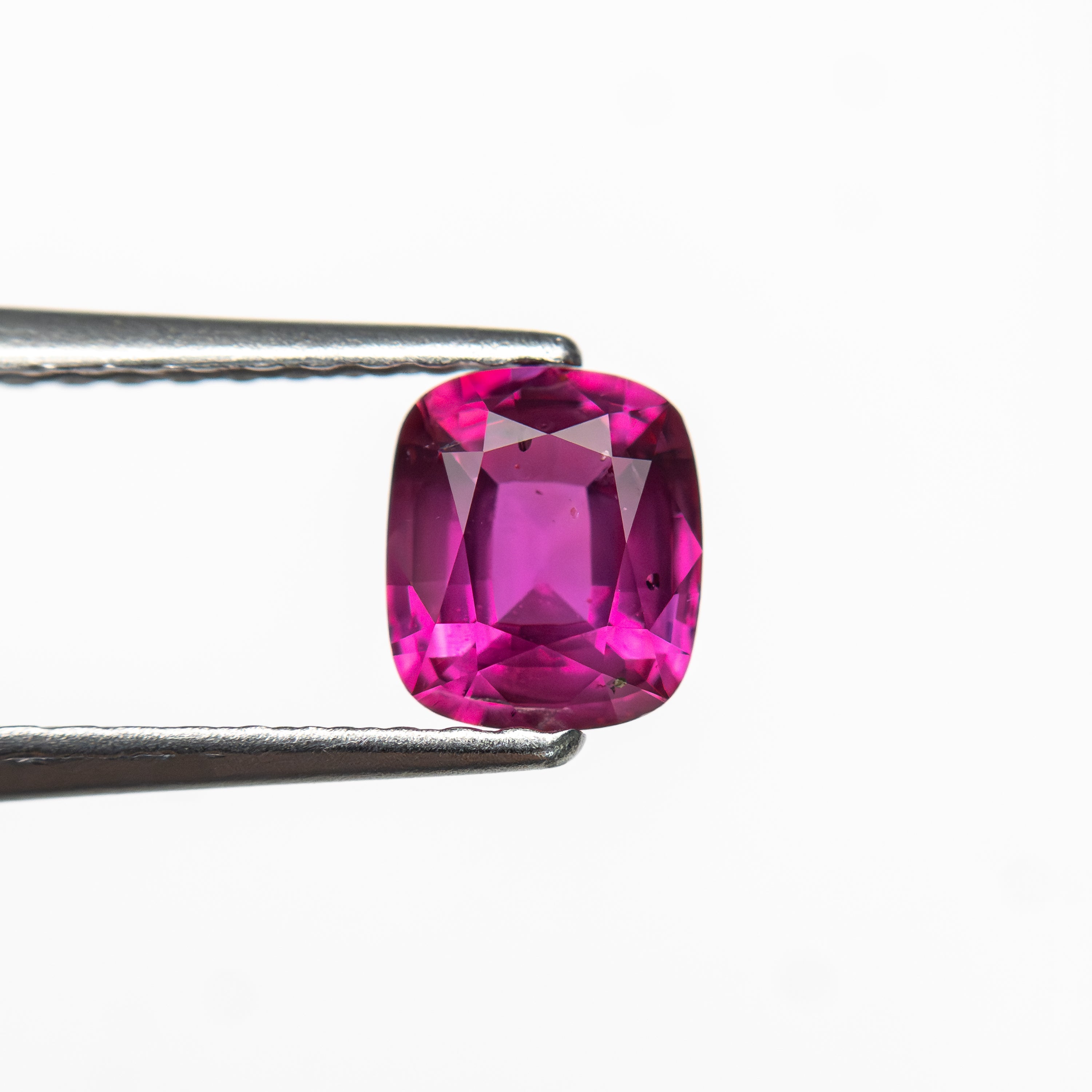 0.63ct 5.43x4.68x2.77mm Cushion Brilliant Sapphire 27956 - 18 - Lelya - bespoke engagement and wedding rings made in Scotland, UK