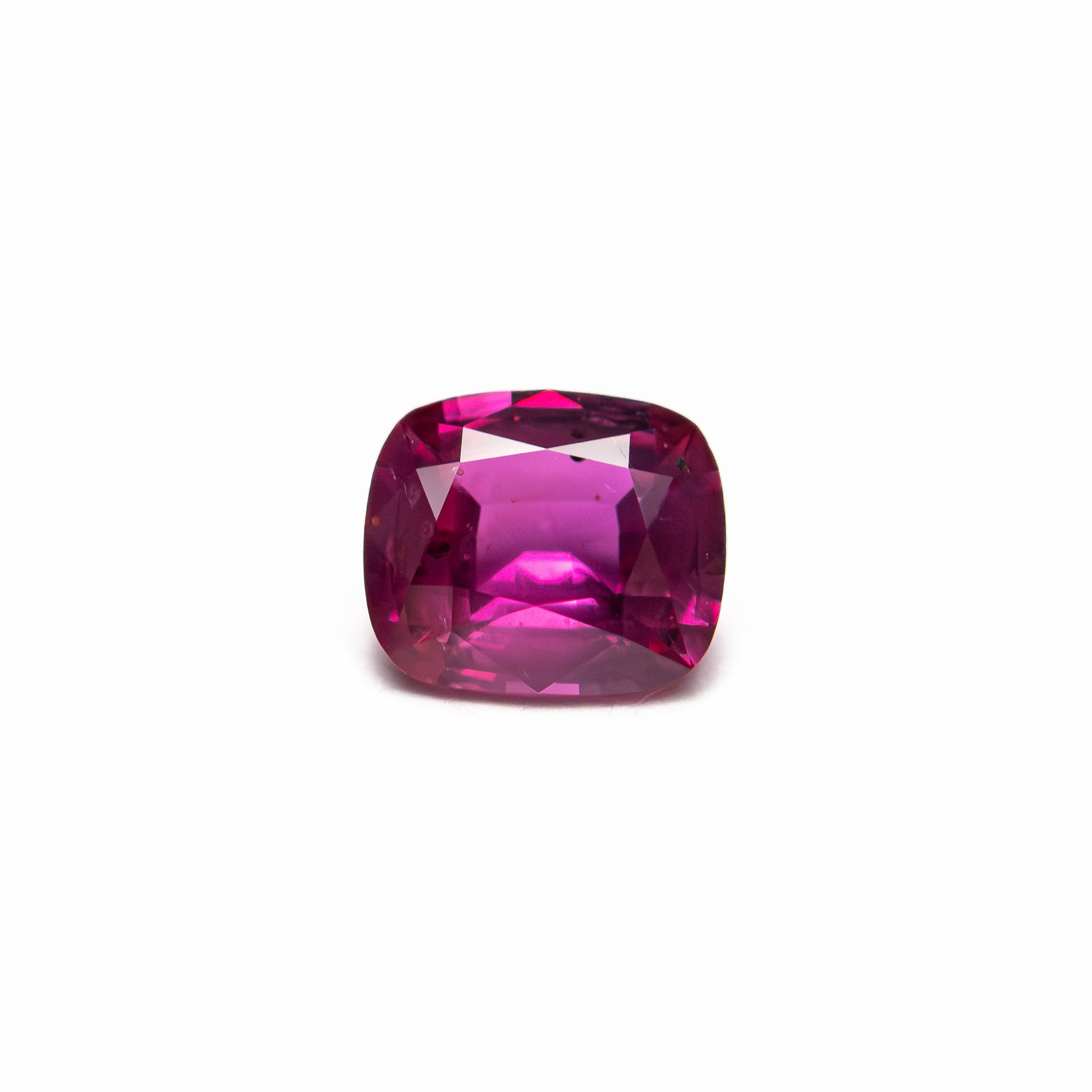 0.63ct 5.43x4.68x2.77mm Cushion Brilliant Sapphire 27956 - 18 - Lelya - bespoke engagement and wedding rings made in Scotland, UK