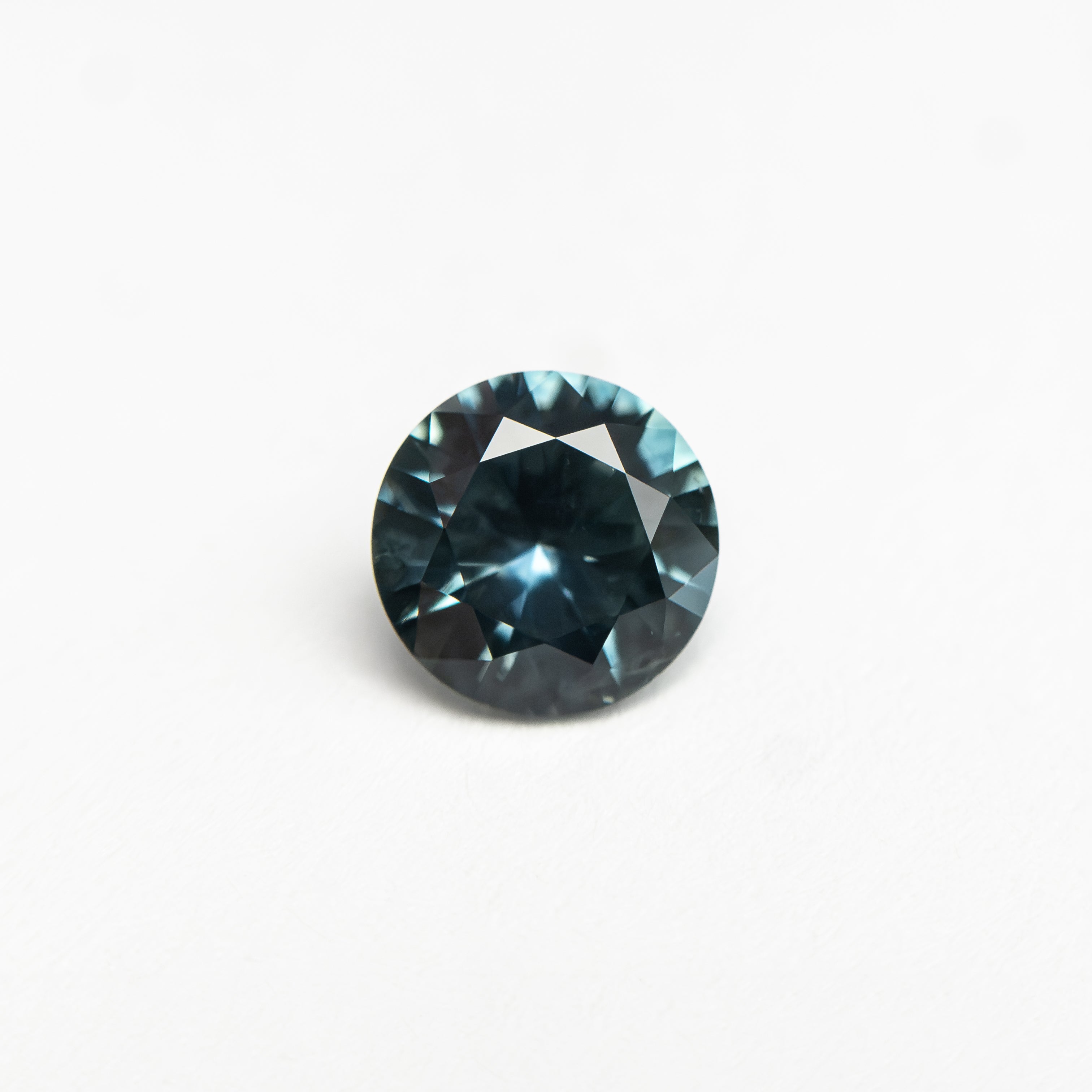 0.63ct 5.5.28x5.27x3.12mm Round Brilliant Sapphire 26526-10 - Lelya - bespoke engagement and wedding rings made in Scotland, UK