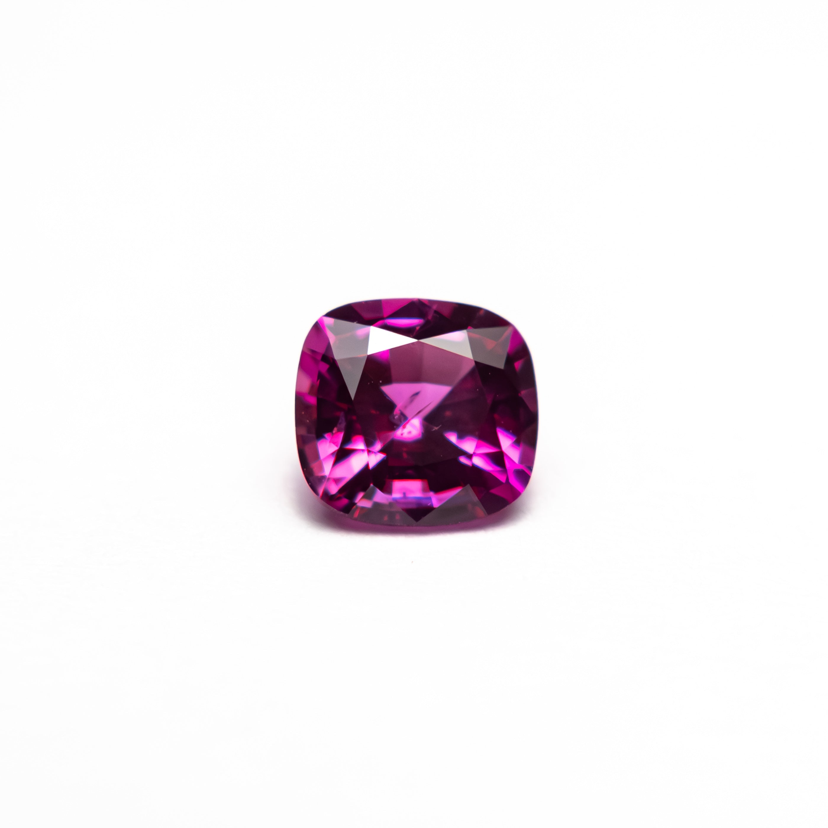 0.67ct 5.14x4.94x3.21mm Cushion Brilliant Sapphire 27955 - 18 - Lelya - bespoke engagement and wedding rings made in Scotland, UK