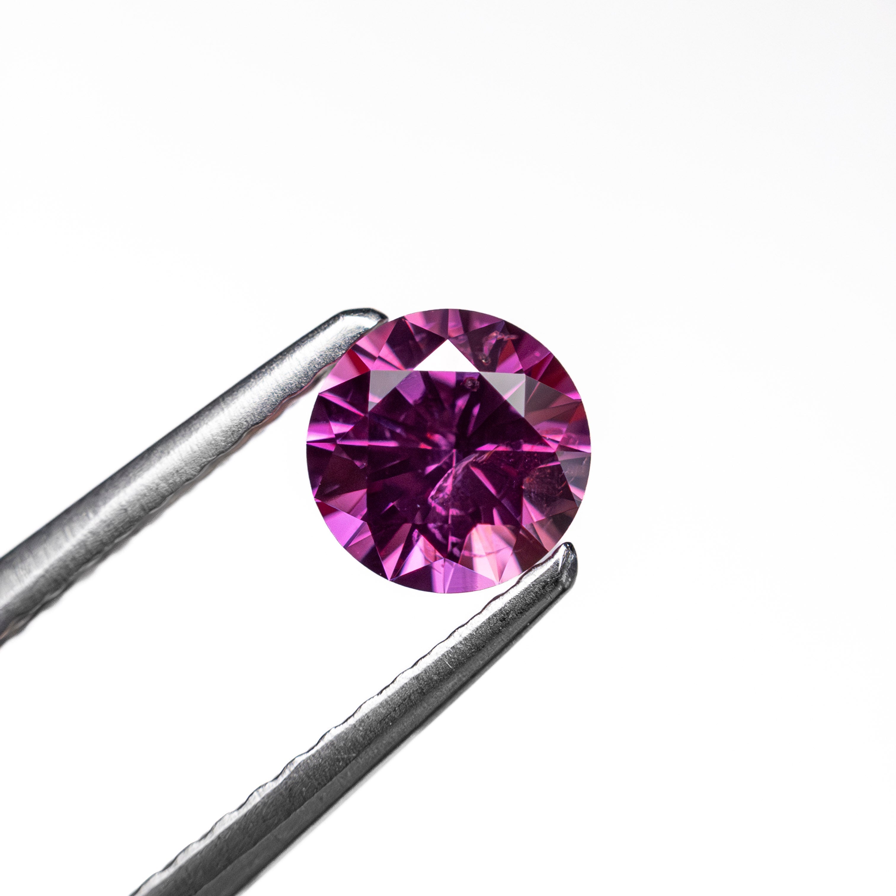 0.67ct 5.24x5.24x3.45mm Round Brilliant Sapphire 27956 - 10 - Lelya - bespoke engagement and wedding rings made in Scotland, UK