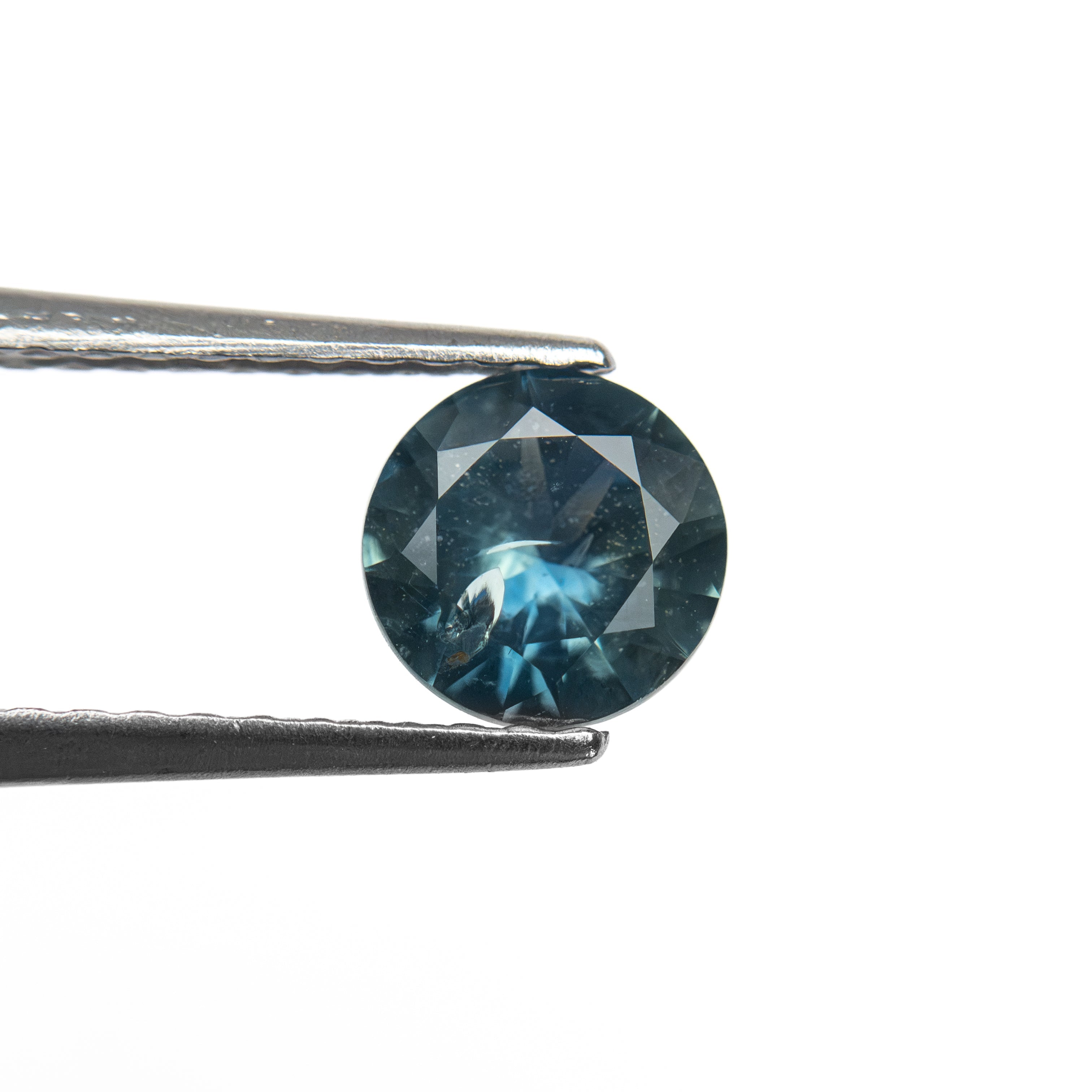0.69ct 5.50x5.53x3.12mm Round Brilliant Sapphire 26580-01 - Lelya - bespoke engagement and wedding rings made in Scotland, UK