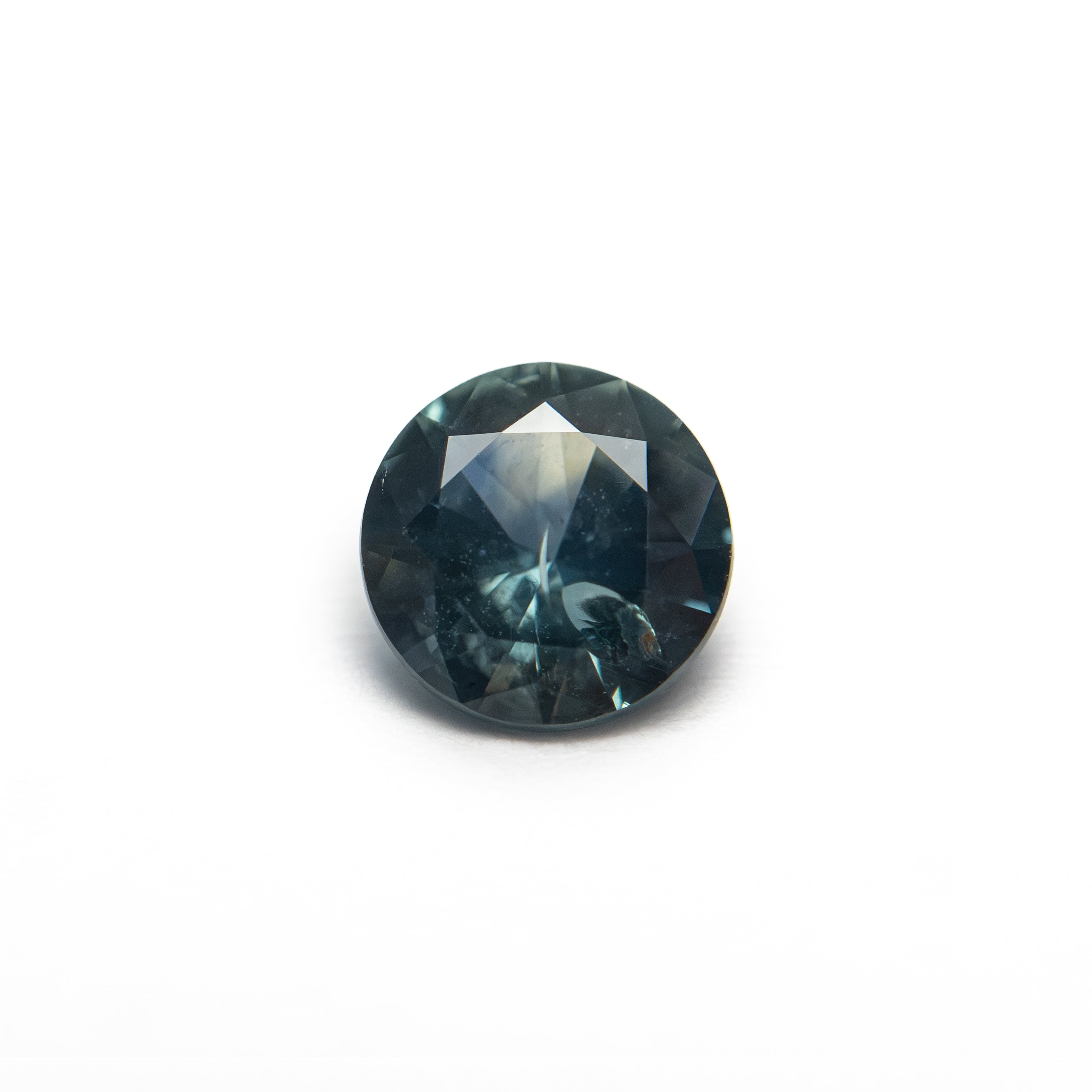 0.69ct 5.50x5.53x3.12mm Round Brilliant Sapphire 26580-01 - Lelya - bespoke engagement and wedding rings made in Scotland, UK