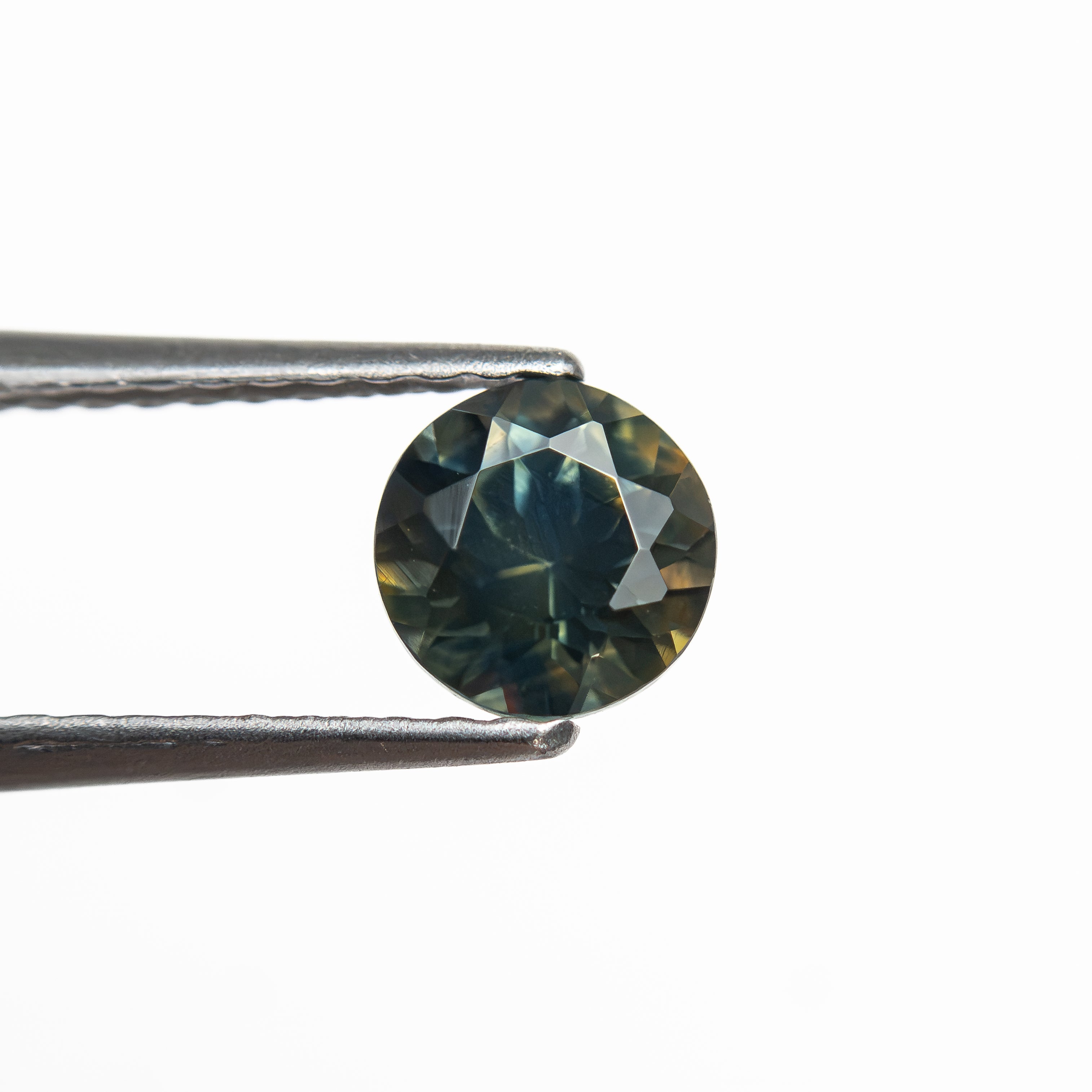 0.70ct 5.16x5.10x3.61mm Round Brilliant Sapphire 26526-08 - Lelya - bespoke engagement and wedding rings made in Scotland, UK