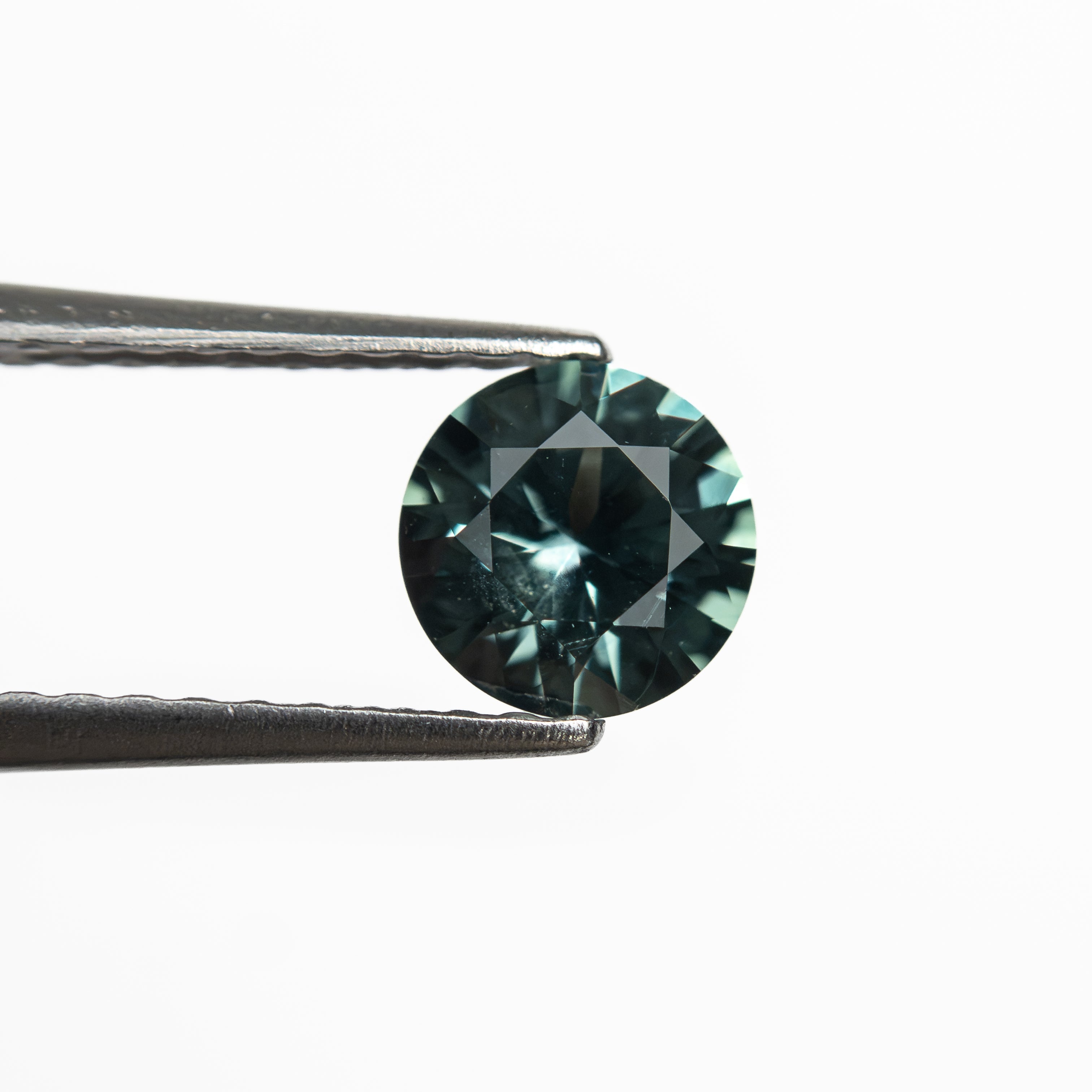 0.70ct 5.40x5.37x3.29mm Round Brilliant Sapphire 26526-09 - Lelya - bespoke engagement and wedding rings made in Scotland, UK