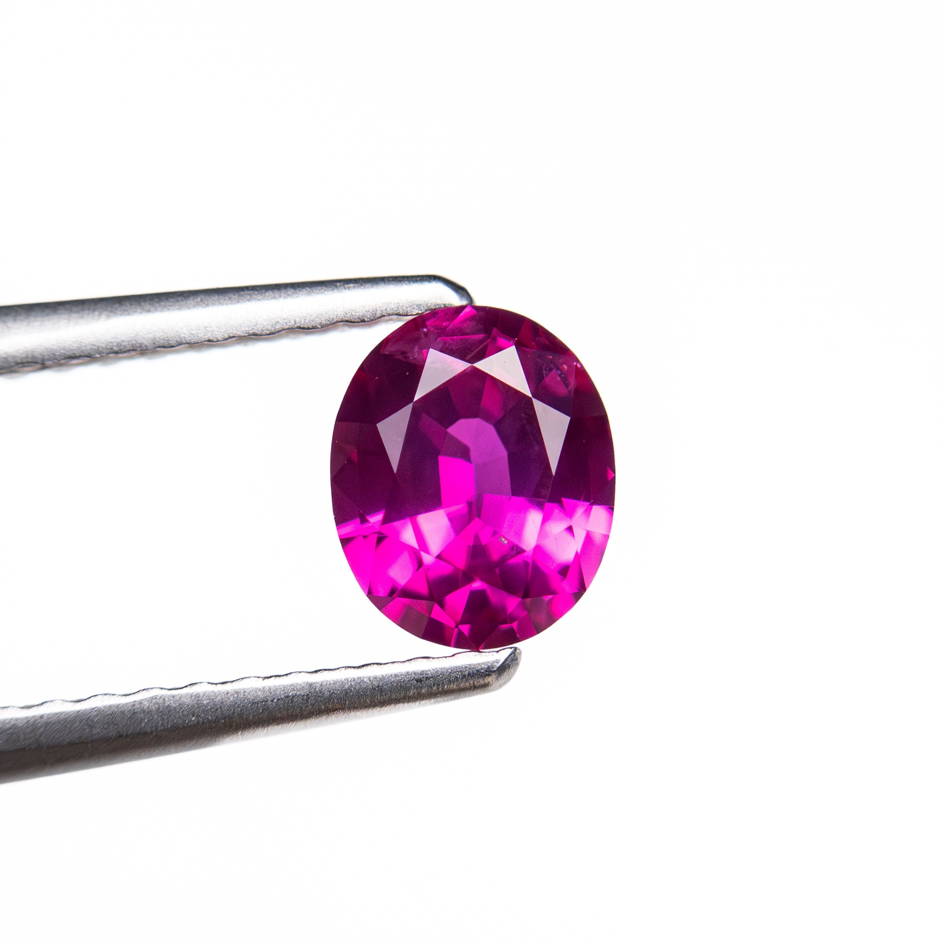 0.73ct 6.05x5.01x2.99 Oval Brilliant Sapphire 27955 - 03 - Lelya - bespoke engagement and wedding rings made in Scotland, UK