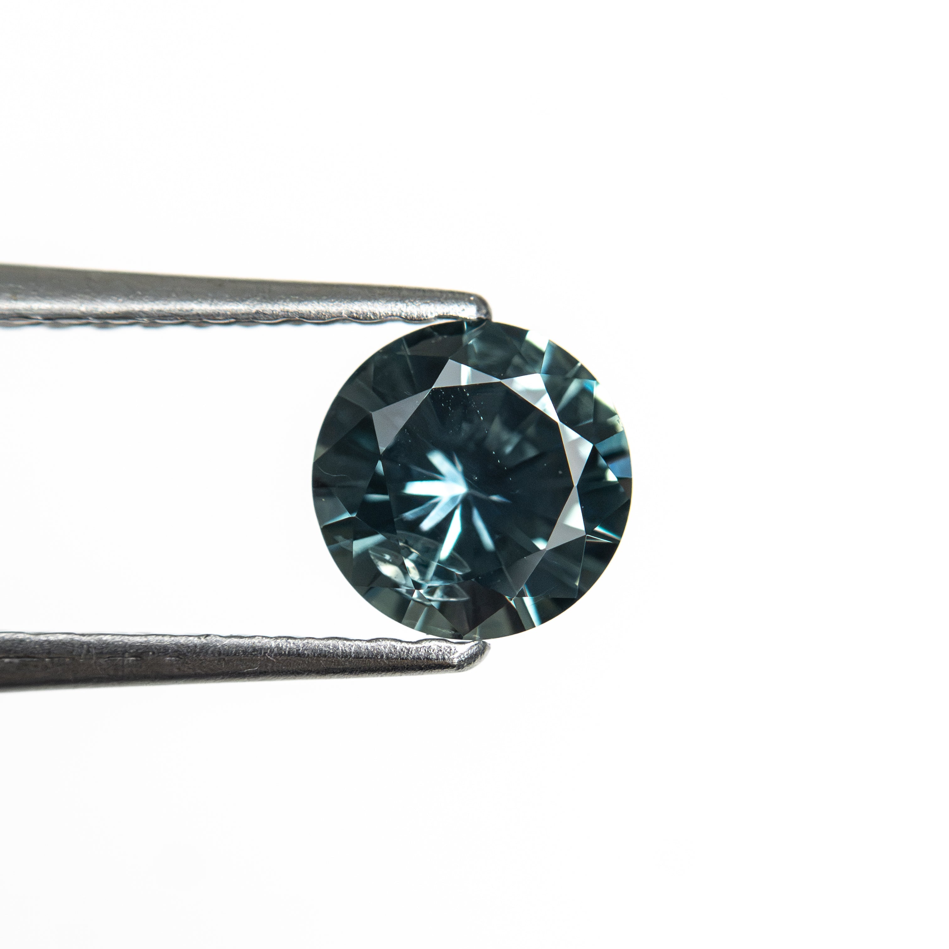 0.75ct 5.54x5.53x3.42mm Round Brilliant Sapphire 26134-13 - Lelya - bespoke engagement and wedding rings made in Scotland, UK