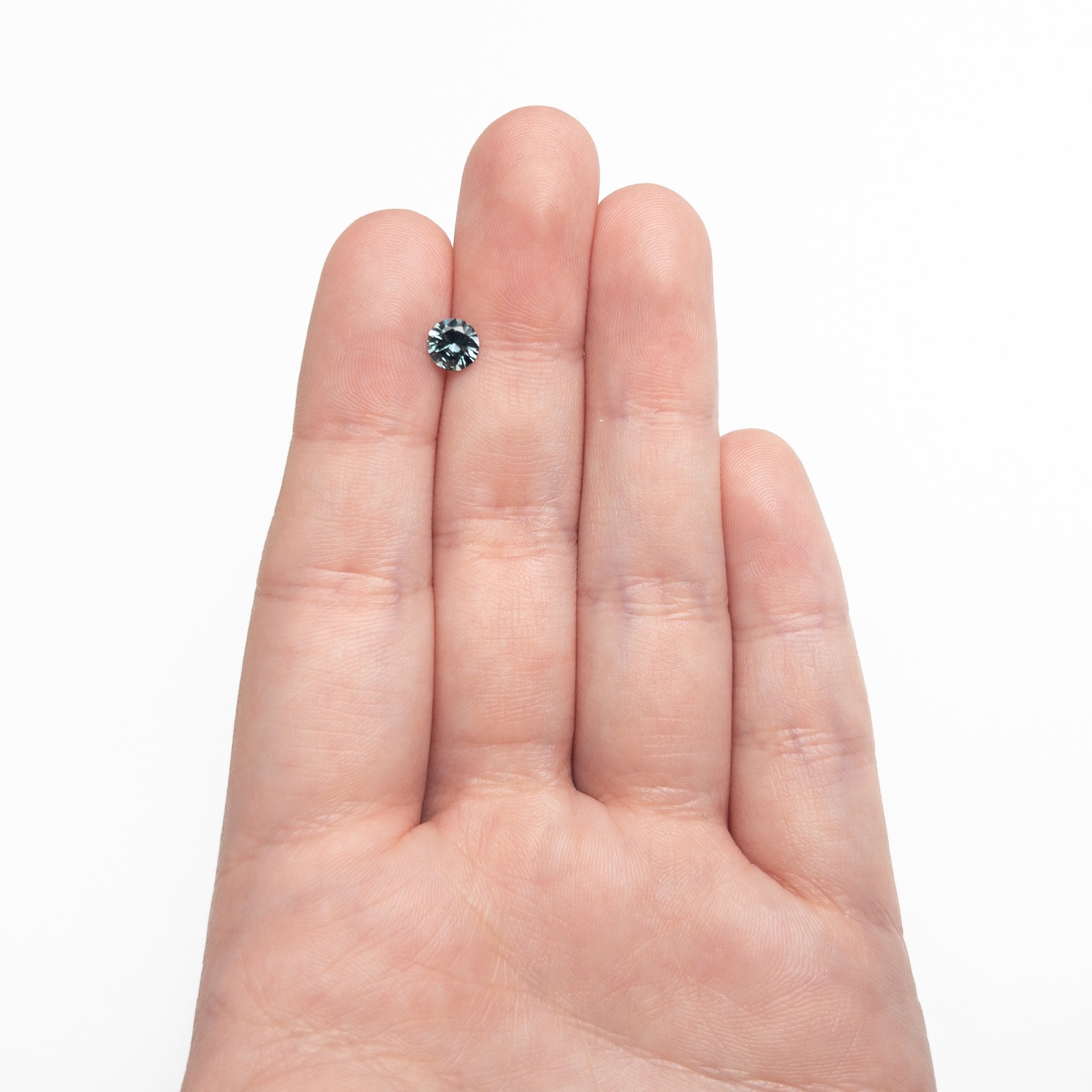 0.75ct 5.54x5.53x3.42mm Round Brilliant Sapphire 26134-13 - Lelya - bespoke engagement and wedding rings made in Scotland, UK