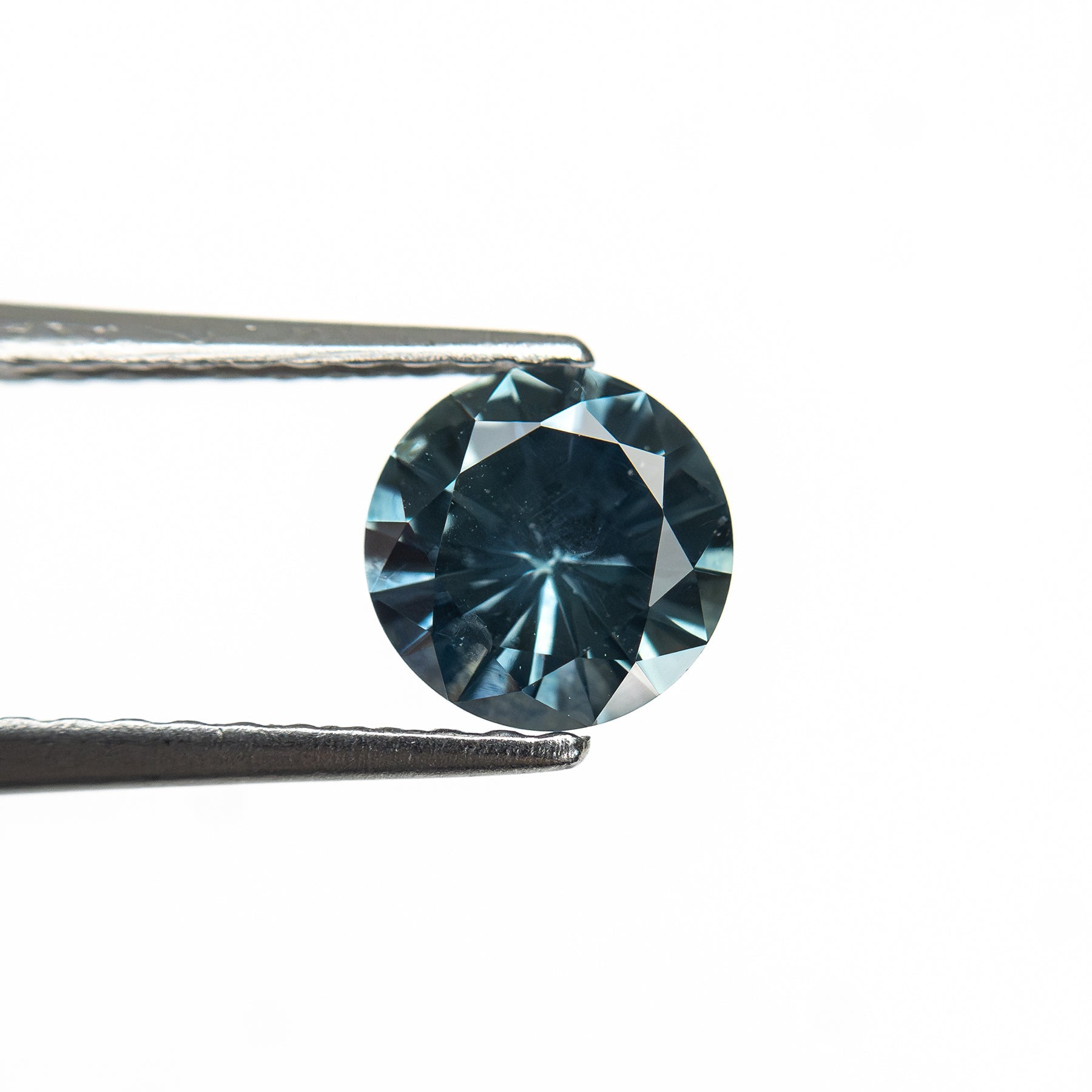 0.76ct 5.56x5.55x3.45mm Round Brilliant Sapphire 26134-10 - Lelya - bespoke engagement and wedding rings made in Scotland, UK