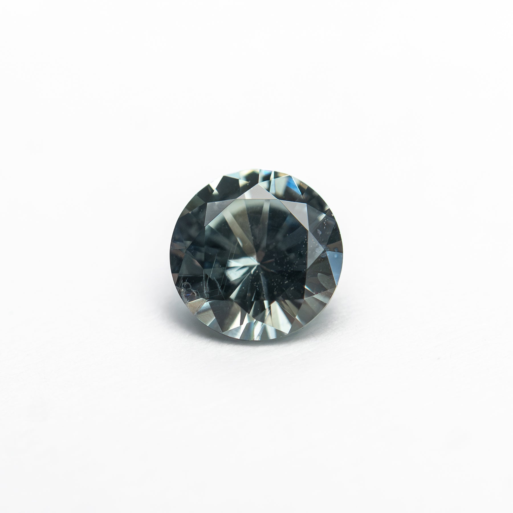 0.77ct 5.54x5.52x3.42mm Round Brilliant Sapphire 26134-07 - Lelya - bespoke engagement and wedding rings made in Scotland, UK