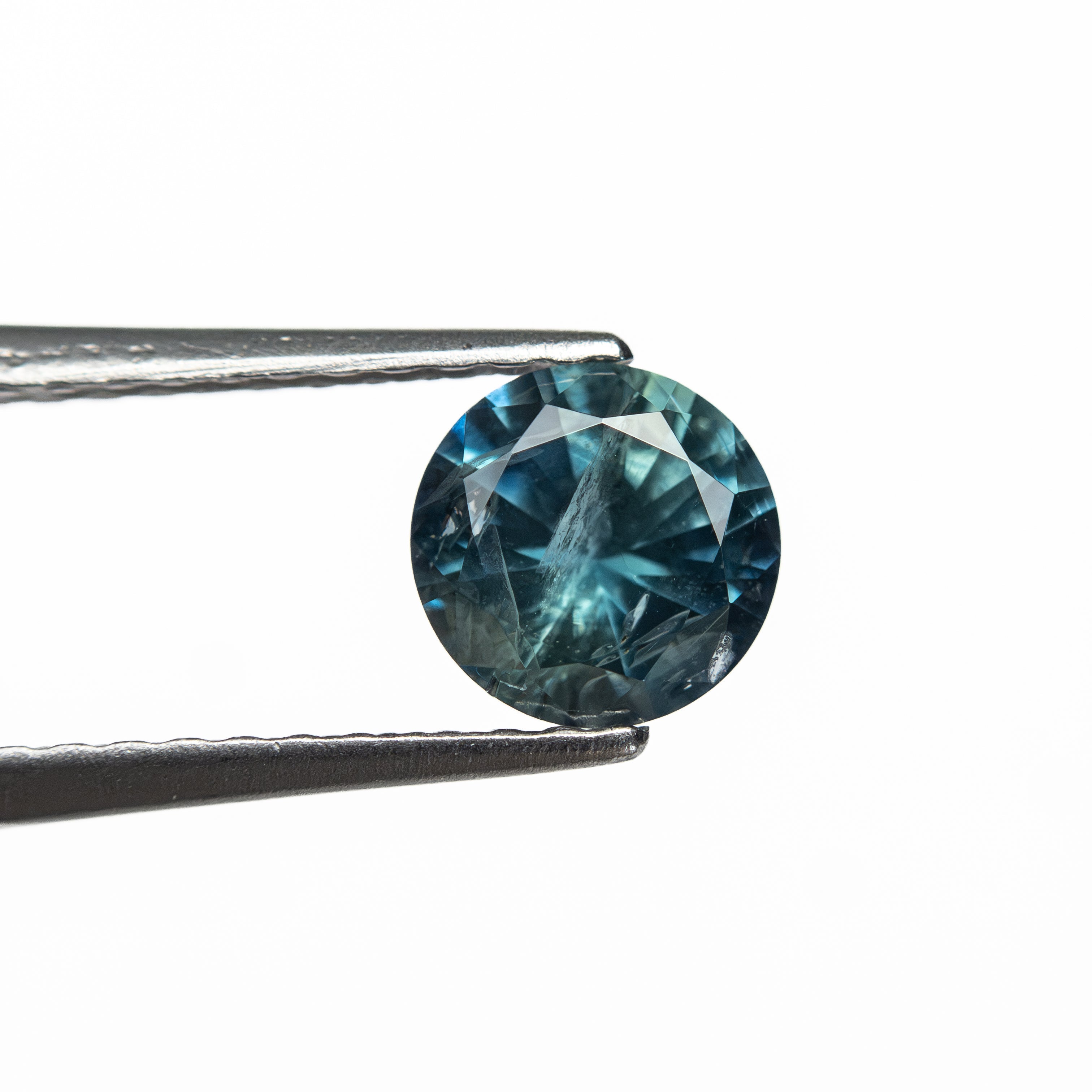 0.80ct 5.57x5.53x3.54mm Round Brilliant Sapphire 26134-23 - Lelya - bespoke engagement and wedding rings made in Scotland, UK