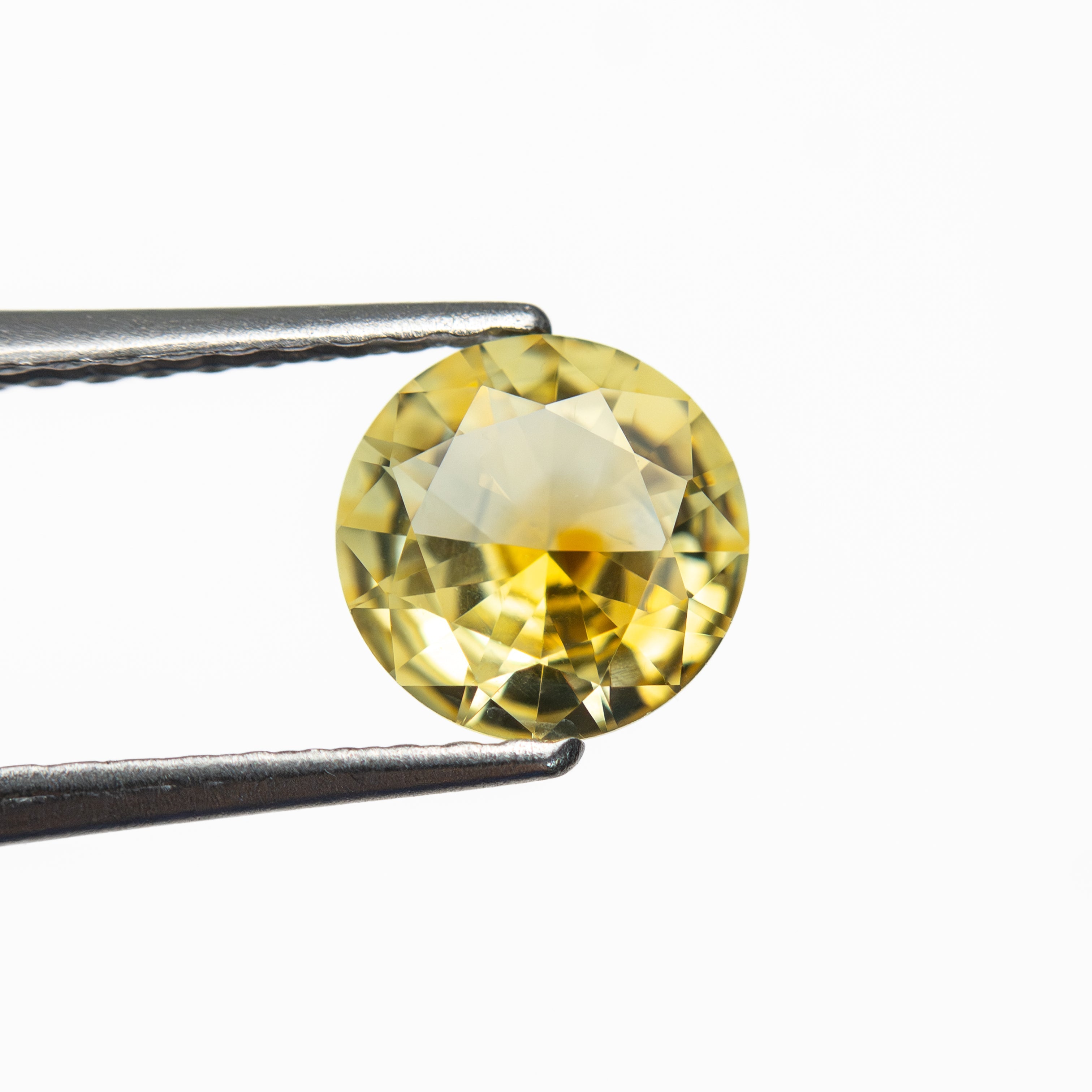 0.85ct 6.18x6.18x2.96mm Round Brilliant Sapphire 26696-01 - Lelya - bespoke engagement and wedding rings made in Scotland, UK