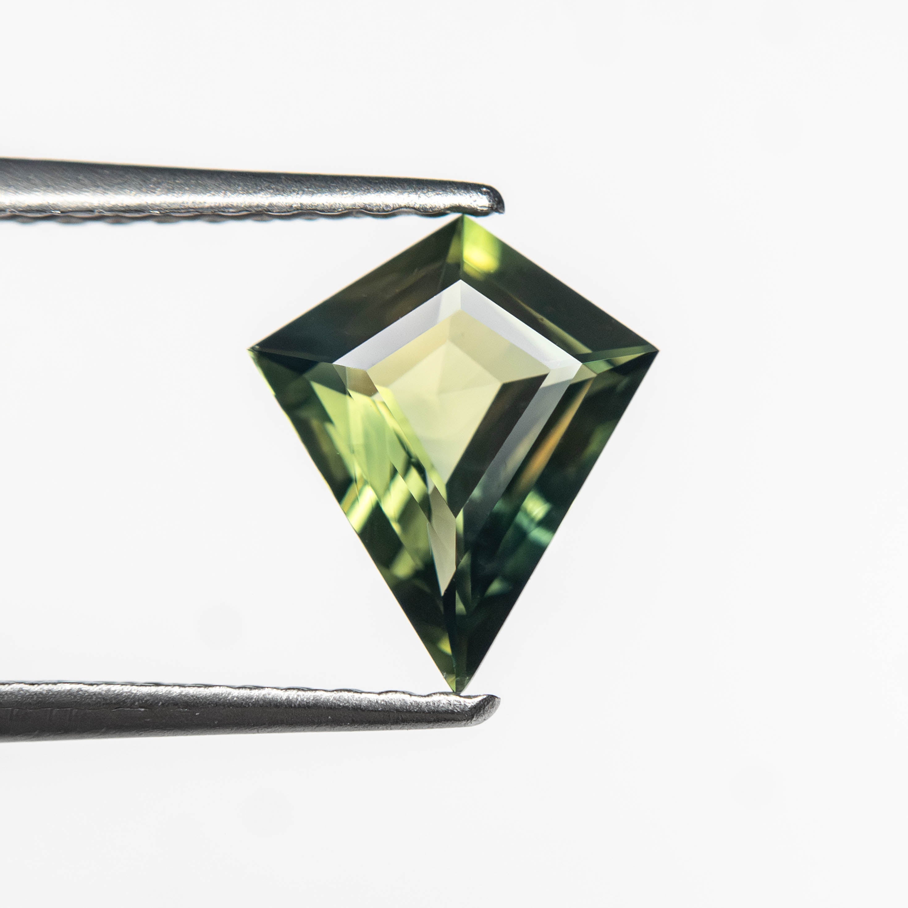 0.85ct 8.47x7.22x2.84mm Kite Step Cut Sapphire 27363 - 19 - Lelya - bespoke engagement and wedding rings made in Scotland, UK