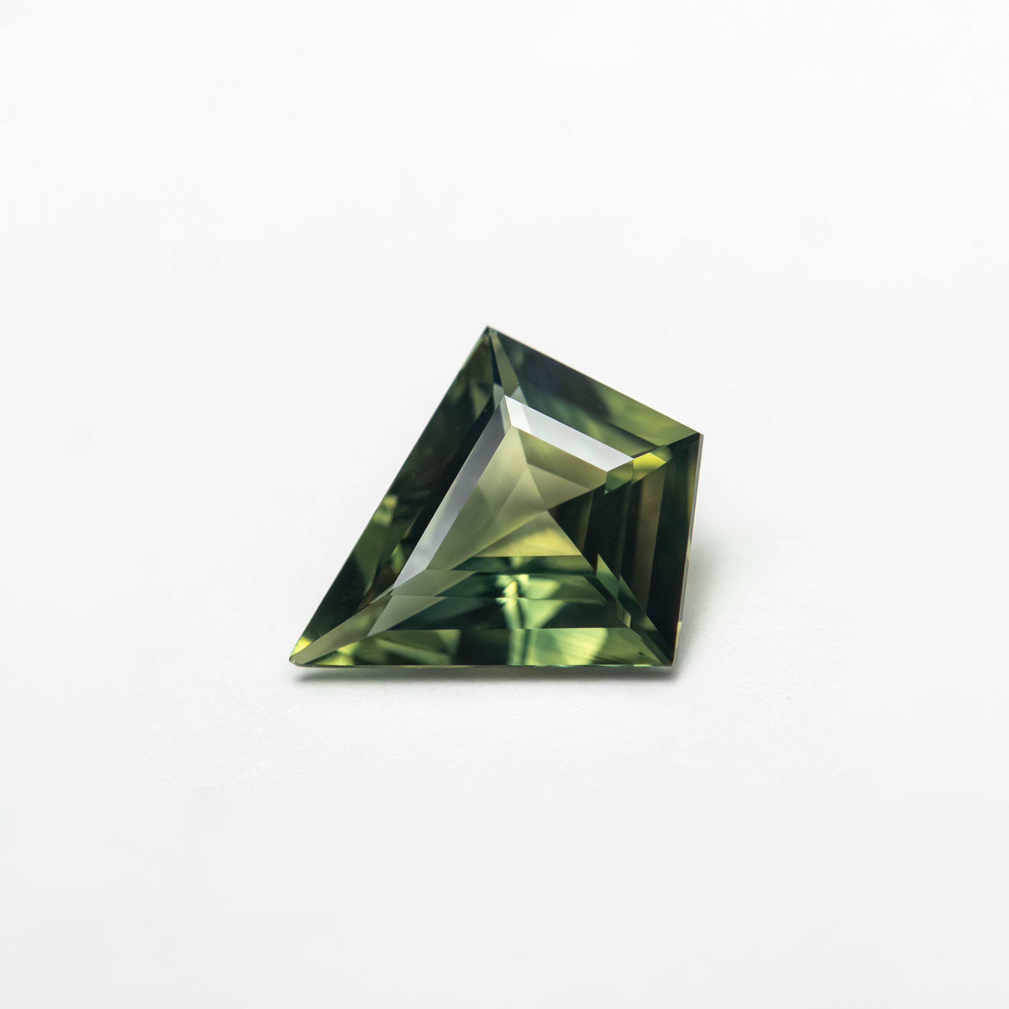 0.85ct 8.47x7.22x2.84mm Kite Step Cut Sapphire 27363 - 19 - Lelya - bespoke engagement and wedding rings made in Scotland, UK