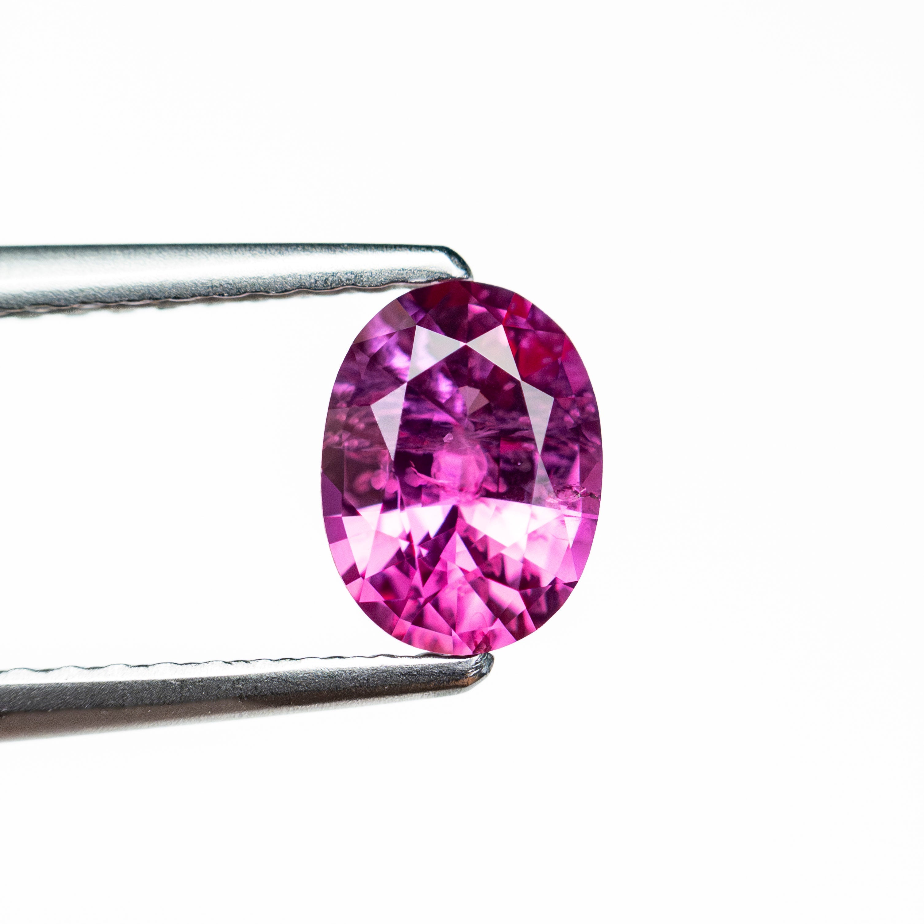 0.89ct 6.73x5.08x3.24mm Oval Brilliant Sapphire 27956 - 01 - Lelya - bespoke engagement and wedding rings made in Scotland, UK