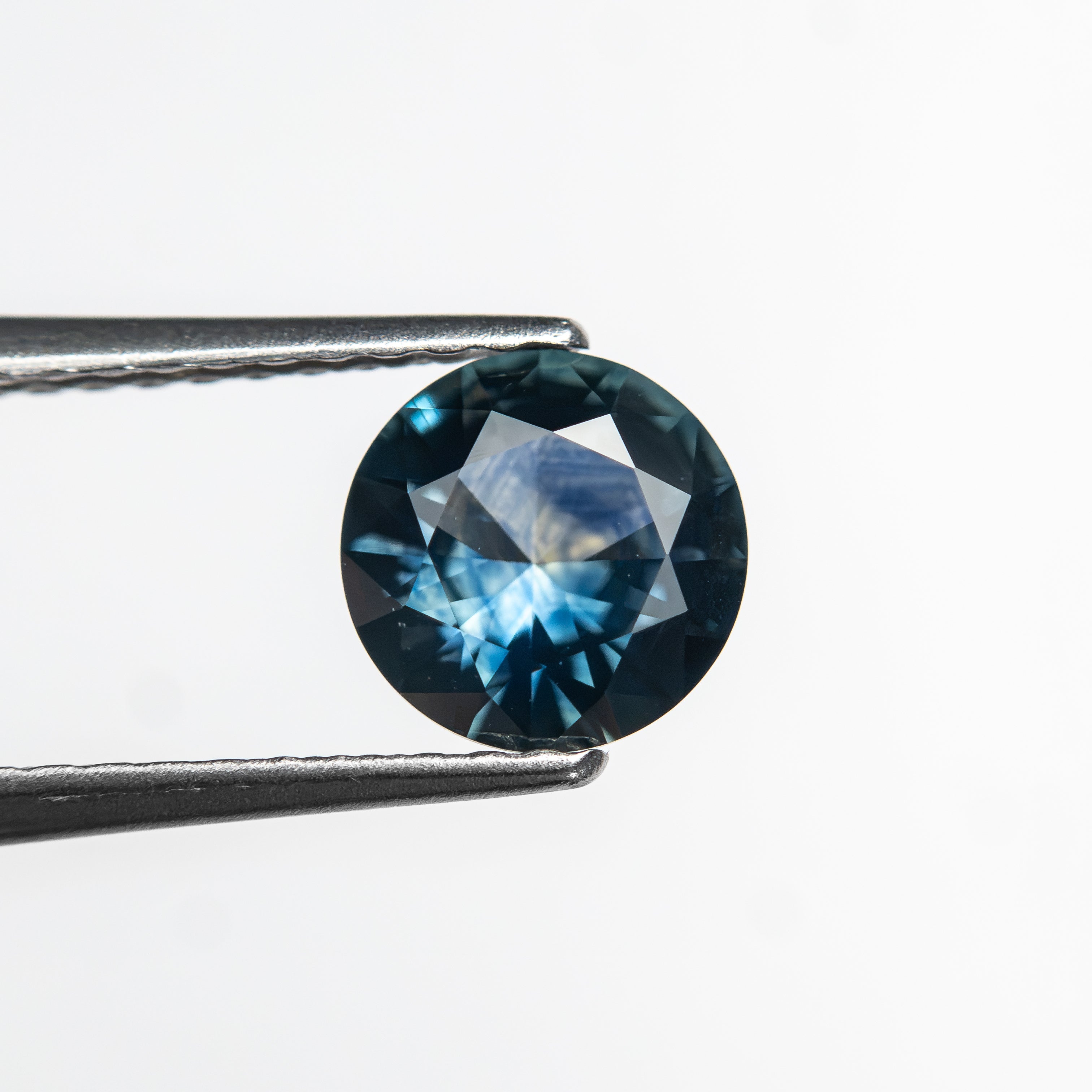 0.94ct 6.16x6.14x3.31mm Round Brilliant Sapphire 26526-17 - Lelya - bespoke engagement and wedding rings made in Scotland, UK