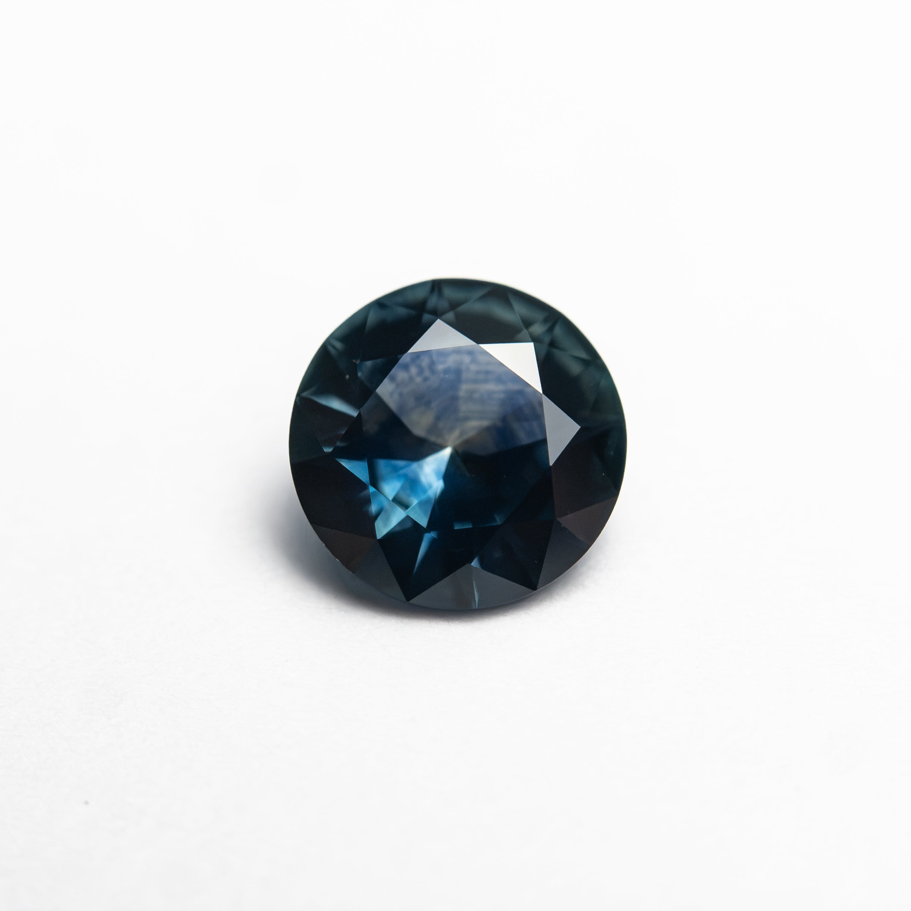 0.94ct 6.16x6.14x3.31mm Round Brilliant Sapphire 26526-17 - Lelya - bespoke engagement and wedding rings made in Scotland, UK