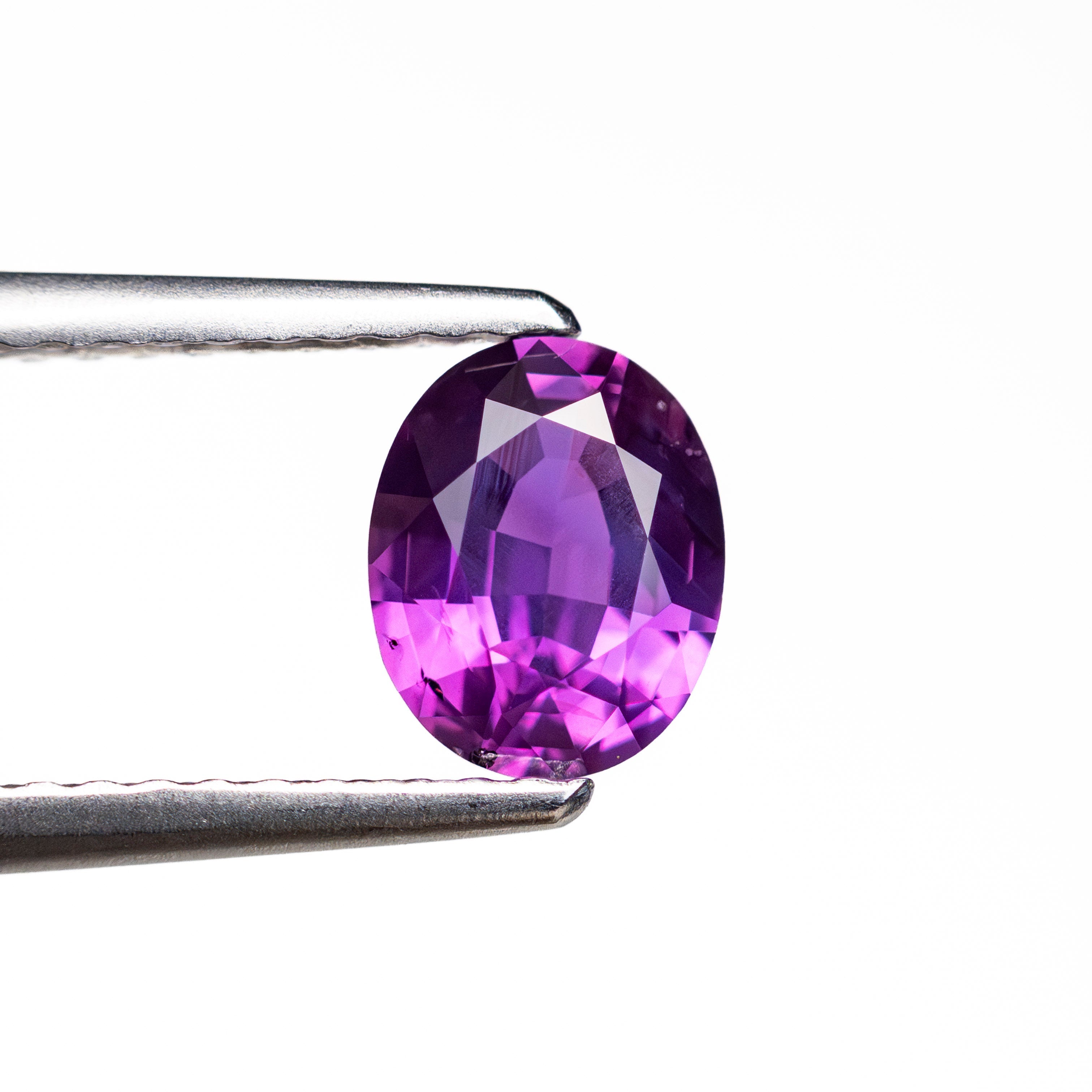 0.94ct 6.74x5.43x3.11mm Oval Brilliant Sapphire 27955 - 09 - Lelya - bespoke engagement and wedding rings made in Scotland, UK