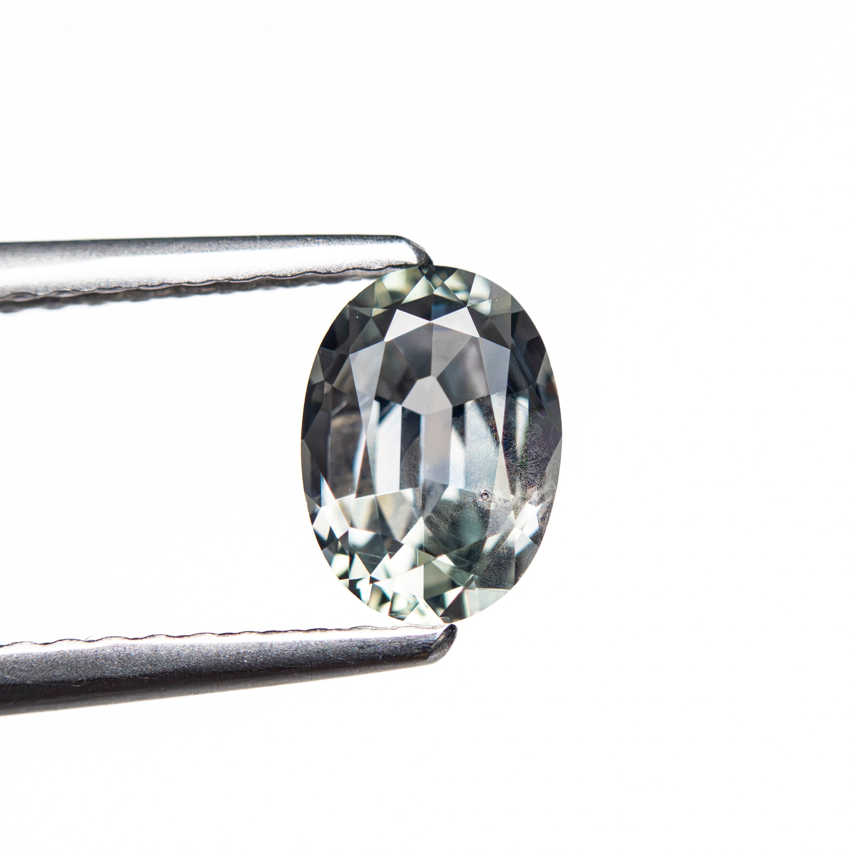 0.94ct 6.97x5.01x3.14mm Oval Brilliant Sapphire 26162-10 - Lelya - bespoke engagement and wedding rings made in Scotland, UK