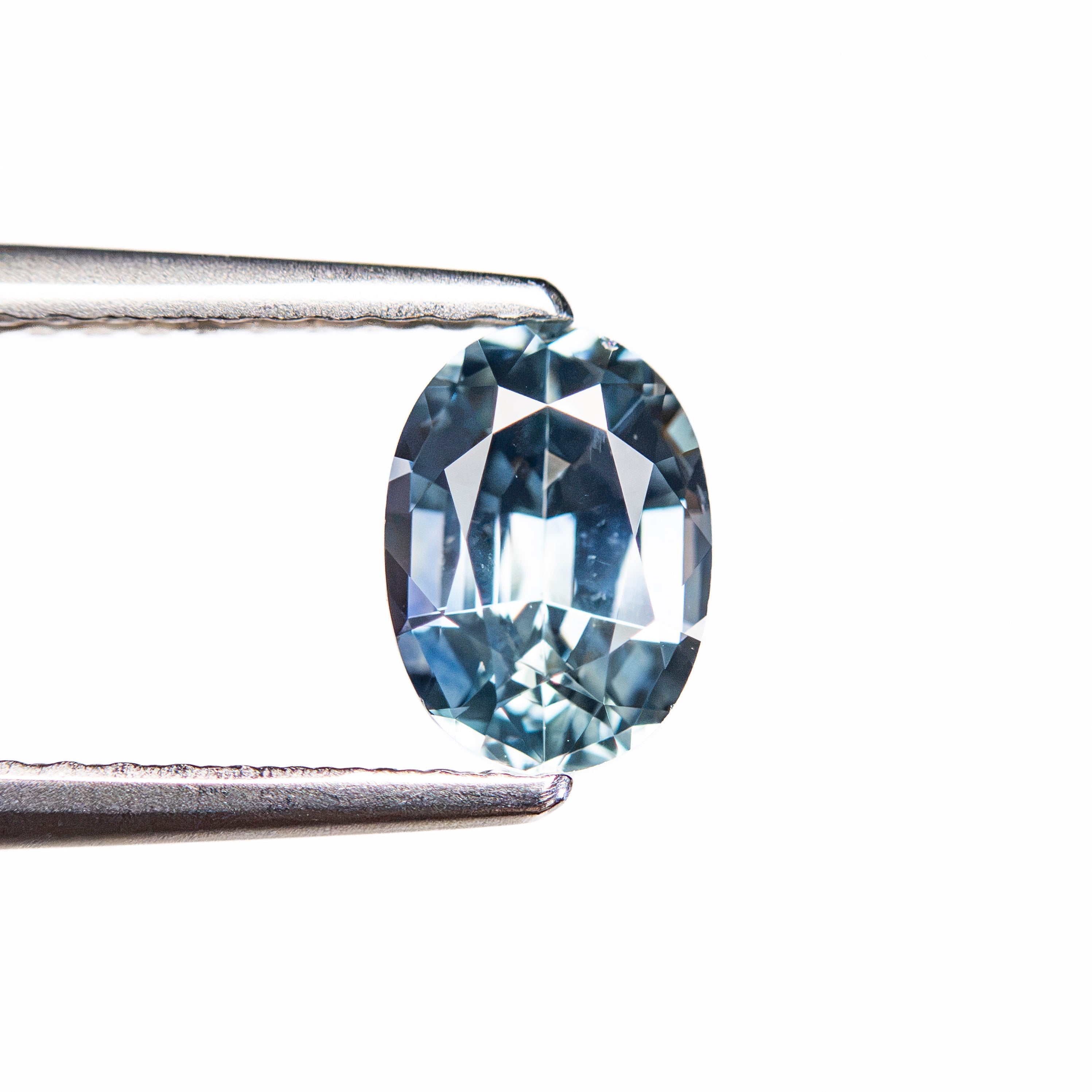 1.02ct 6.90x5.00x3.52mm Oval Brilliant Sapphire 26162-01 - Lelya - bespoke engagement and wedding rings made in Scotland, UK