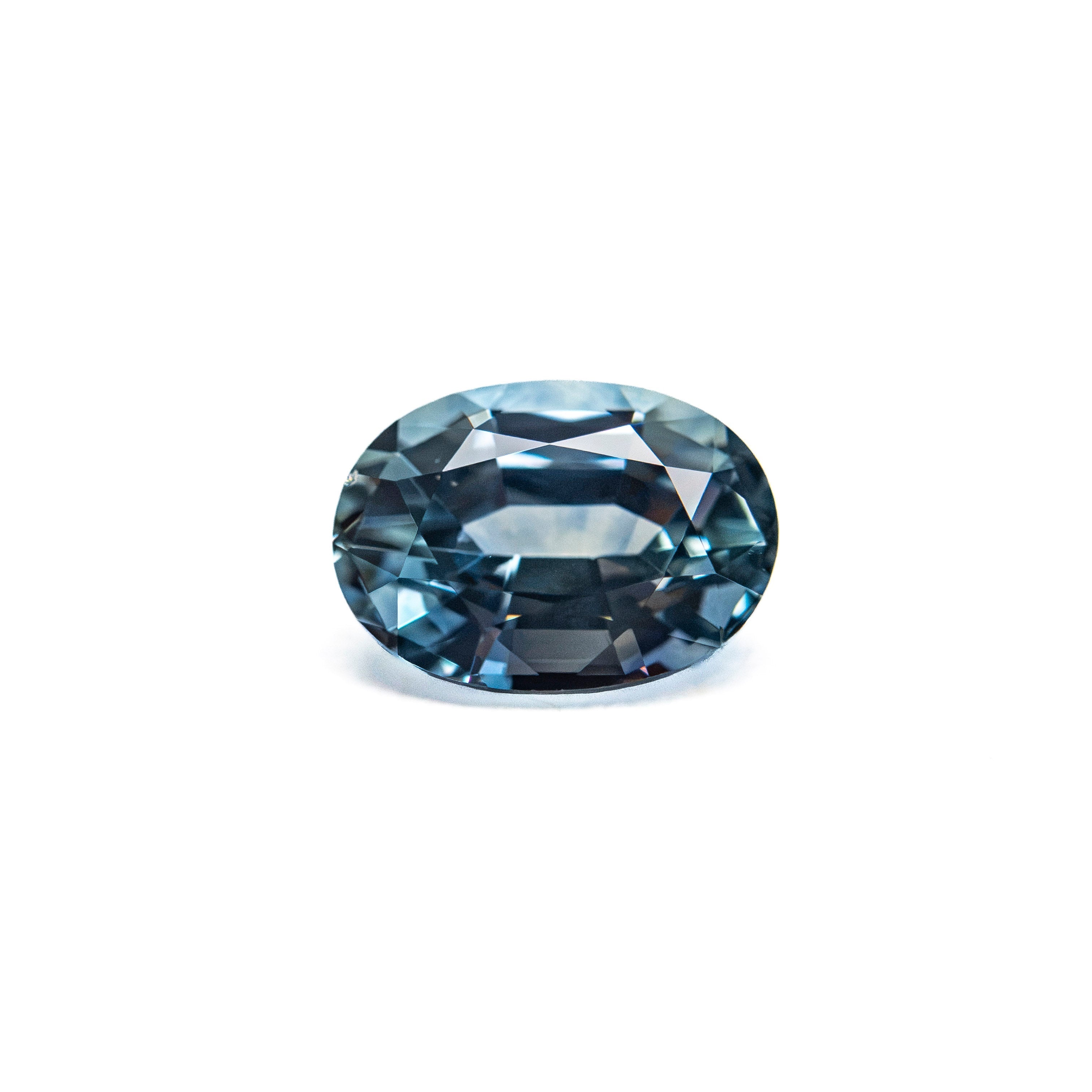 1.02ct 6.90x5.00x3.52mm Oval Brilliant Sapphire 26162-01 - Lelya - bespoke engagement and wedding rings made in Scotland, UK