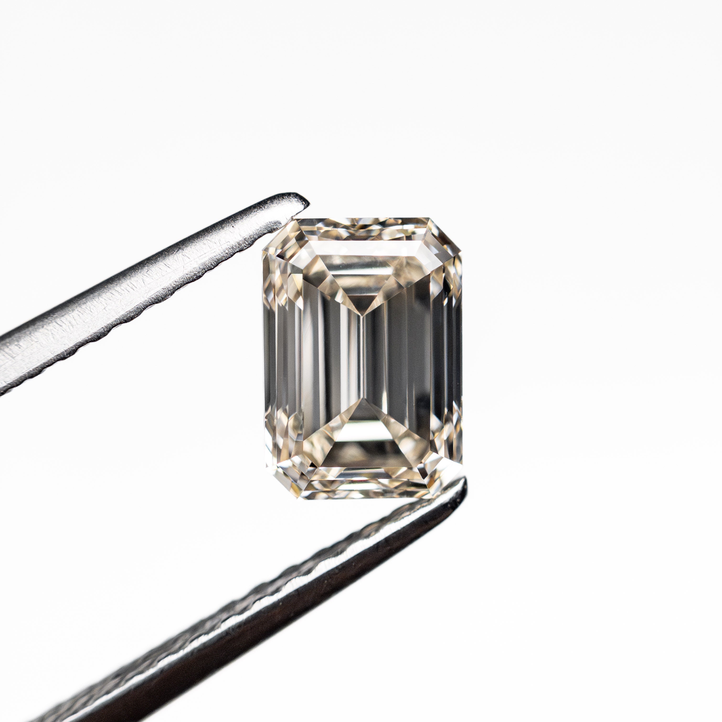 1.04ct 6.47x4.59x3.40mm VVS2 M Cut Corner Rectangle Step Cut 🇿🇦 26318 - 02 - Lelya - bespoke engagement and wedding rings made in Scotland, UK