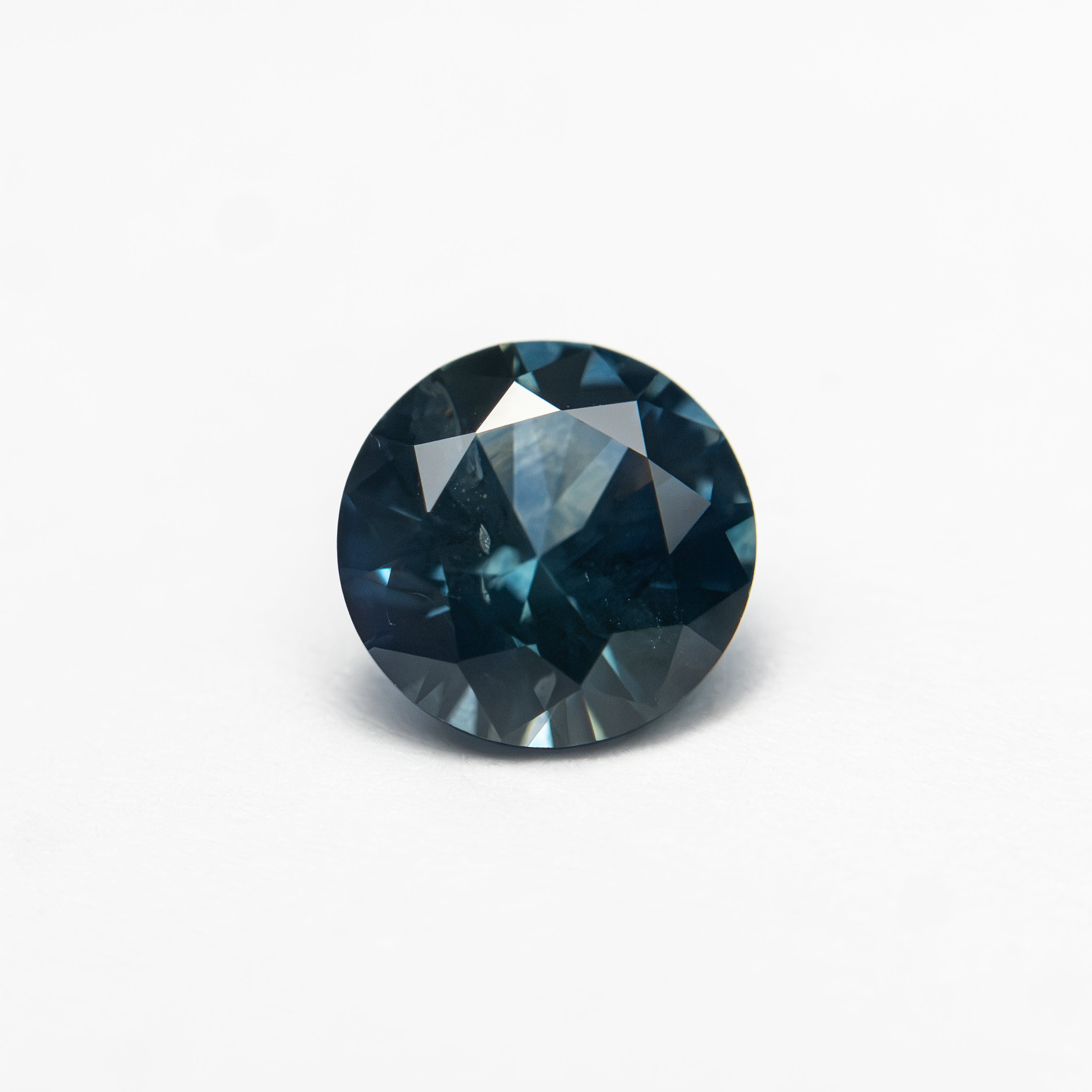 1.13ct 6.33x6.32x3.82mm Round Brilliant Sapphire 26526-13 - Lelya - bespoke engagement and wedding rings made in Scotland, UK