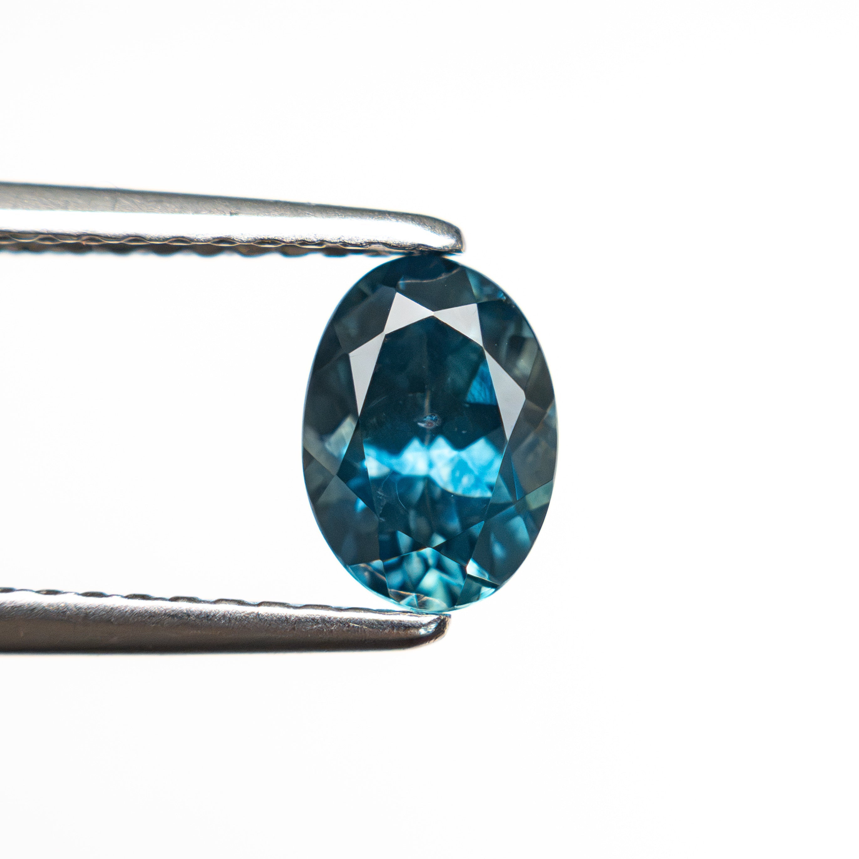 1.20ct 7.13x5.11x4.03mm Oval Brilliant Sapphire 28028-30 - Lelya - bespoke engagement and wedding rings made in Scotland, UK