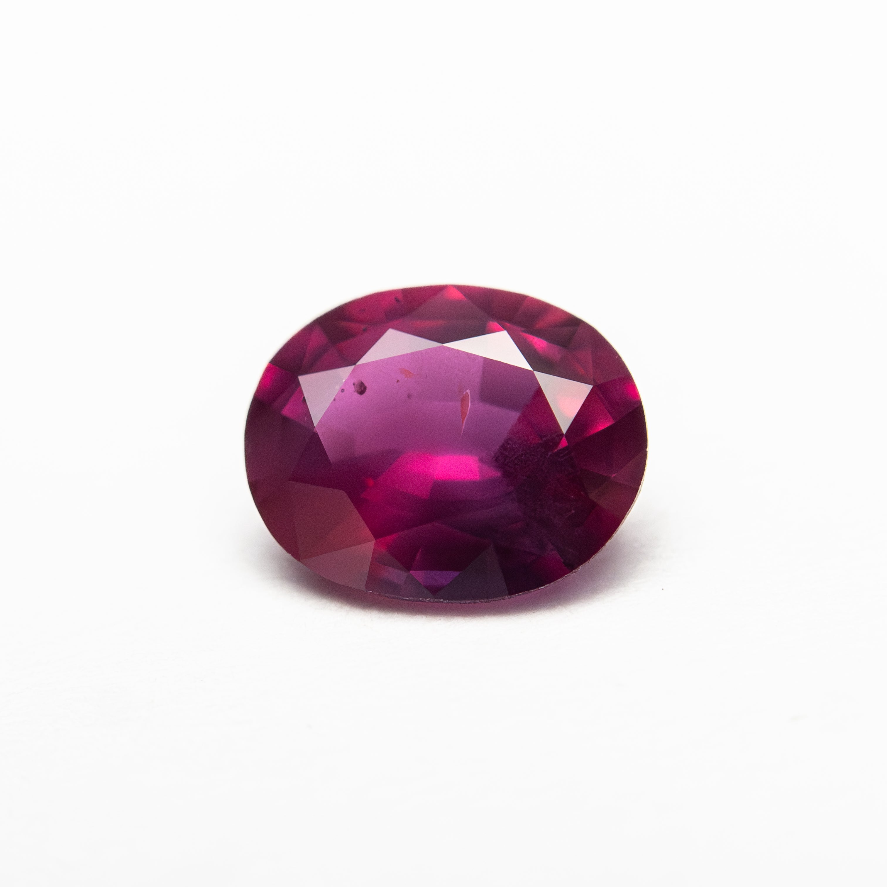 1.32ct 7.58x6.04x3.55mm Oval Brilliant Sapphire 27955 - 28 - Lelya - bespoke engagement and wedding rings made in Scotland, UK