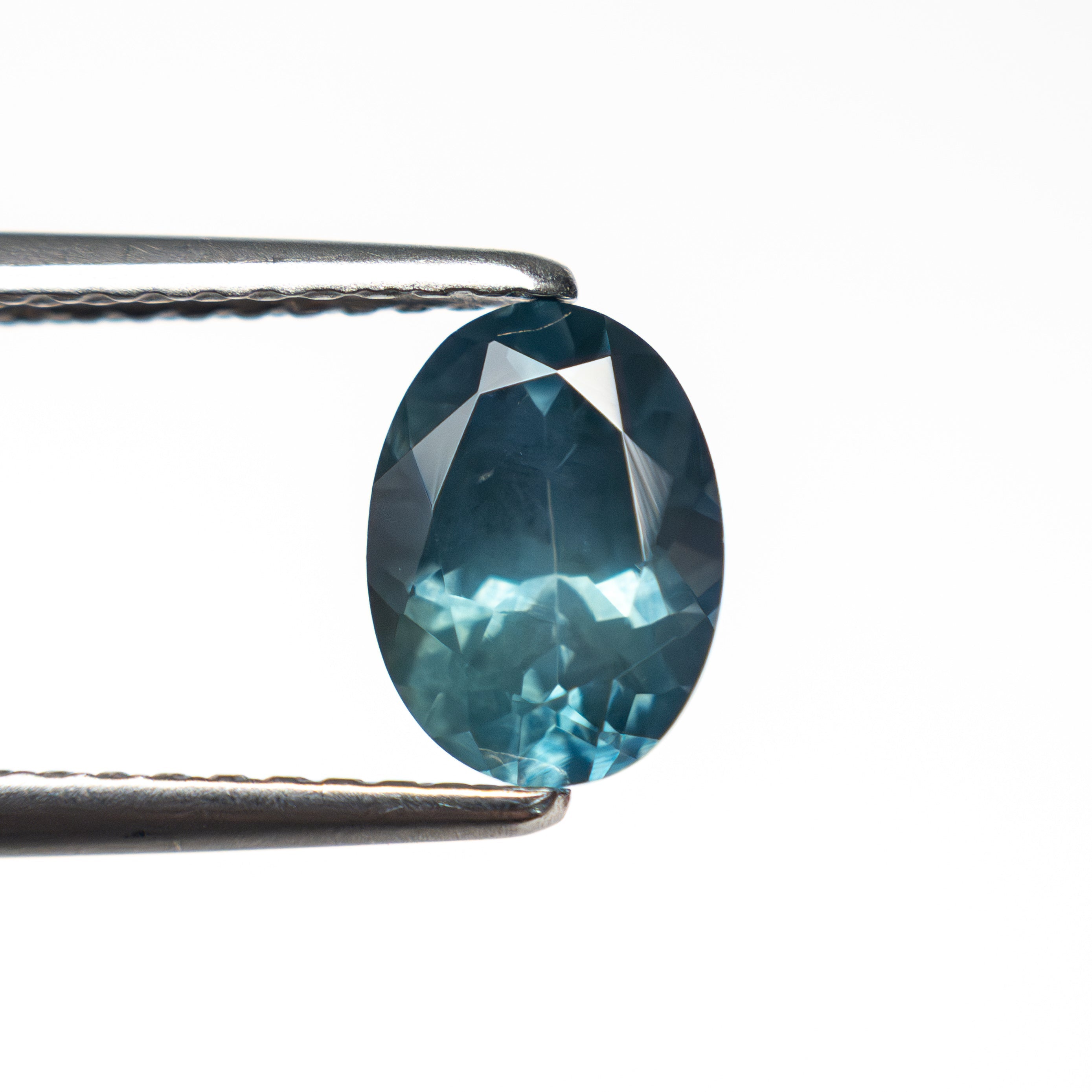 1.33ct 7.52x5.57x3.98mm Oval Brilliant Sapphire 28028-03 - Lelya - bespoke engagement and wedding rings made in Scotland, UK