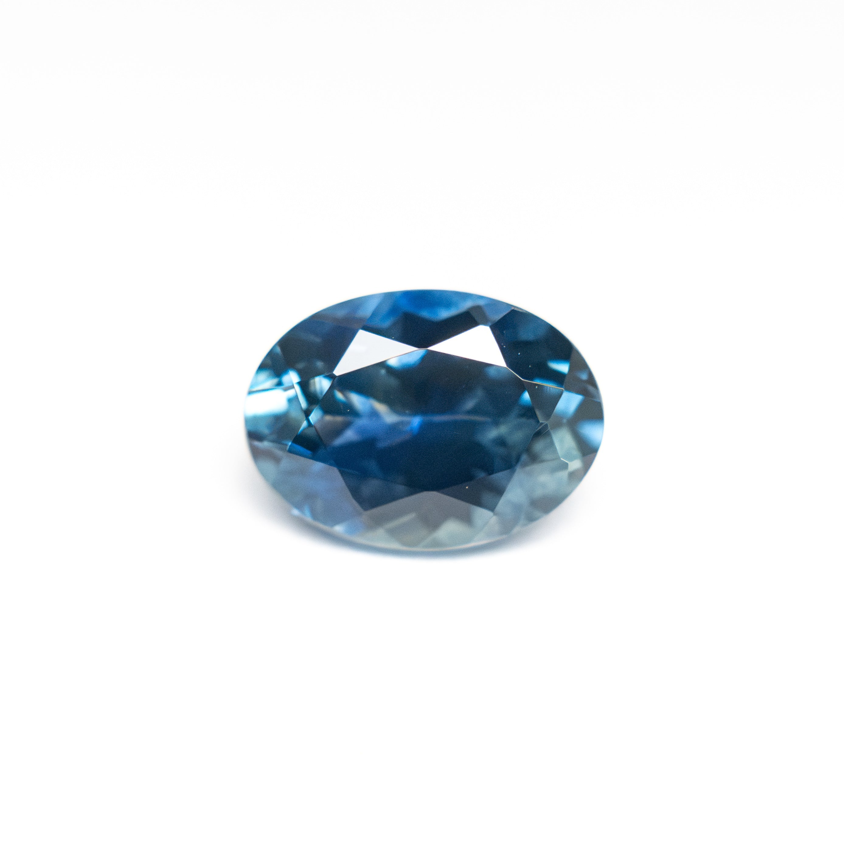 1.38ct 7.52x5.48x3.98mm Oval Brilliant Sapphire 28028-33 - Lelya - bespoke engagement and wedding rings made in Scotland, UK