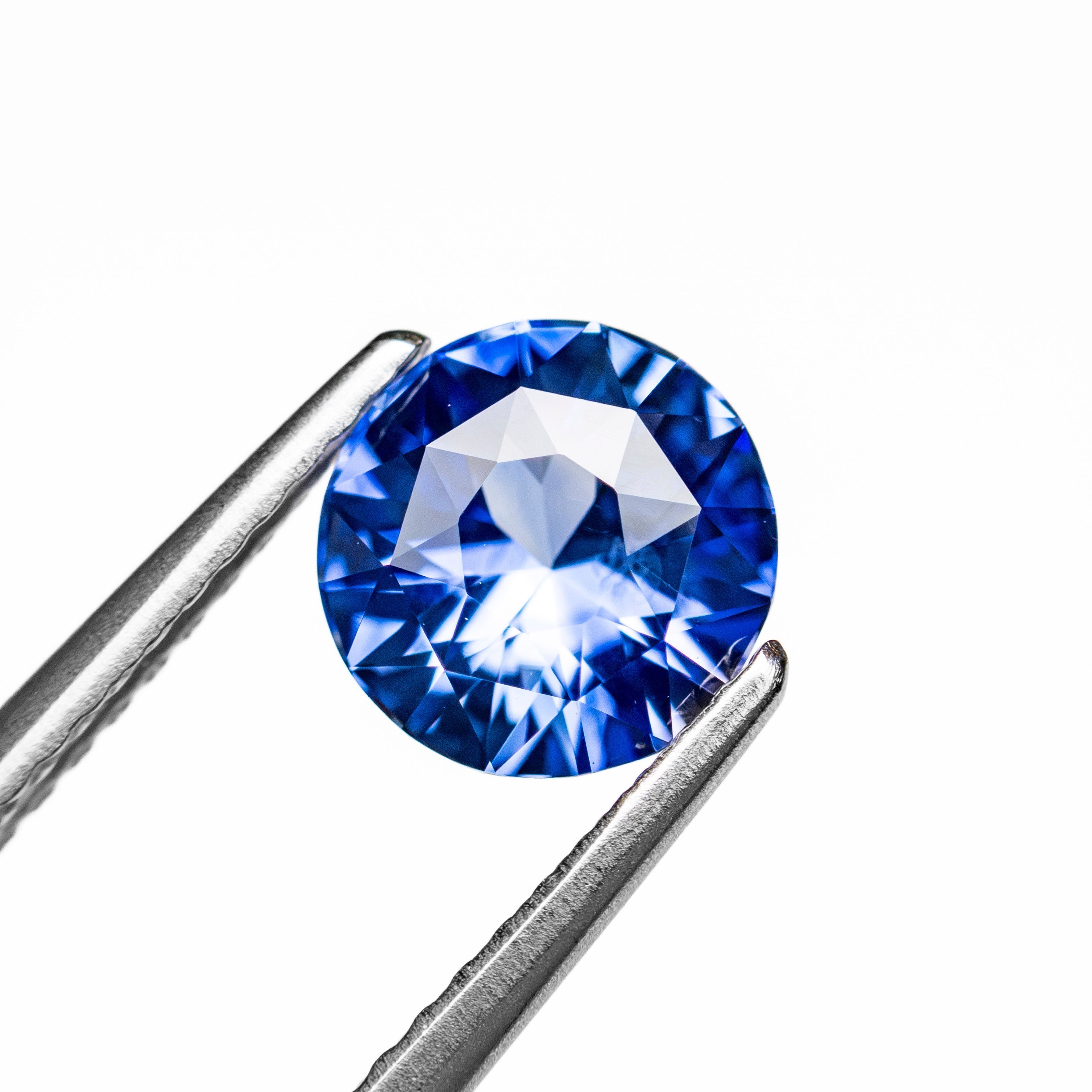 1.42ct 6.93x6.80x4.08mm Round Brilliant Sapphire 28277-01 - Lelya - bespoke engagement and wedding rings made in Scotland, UK