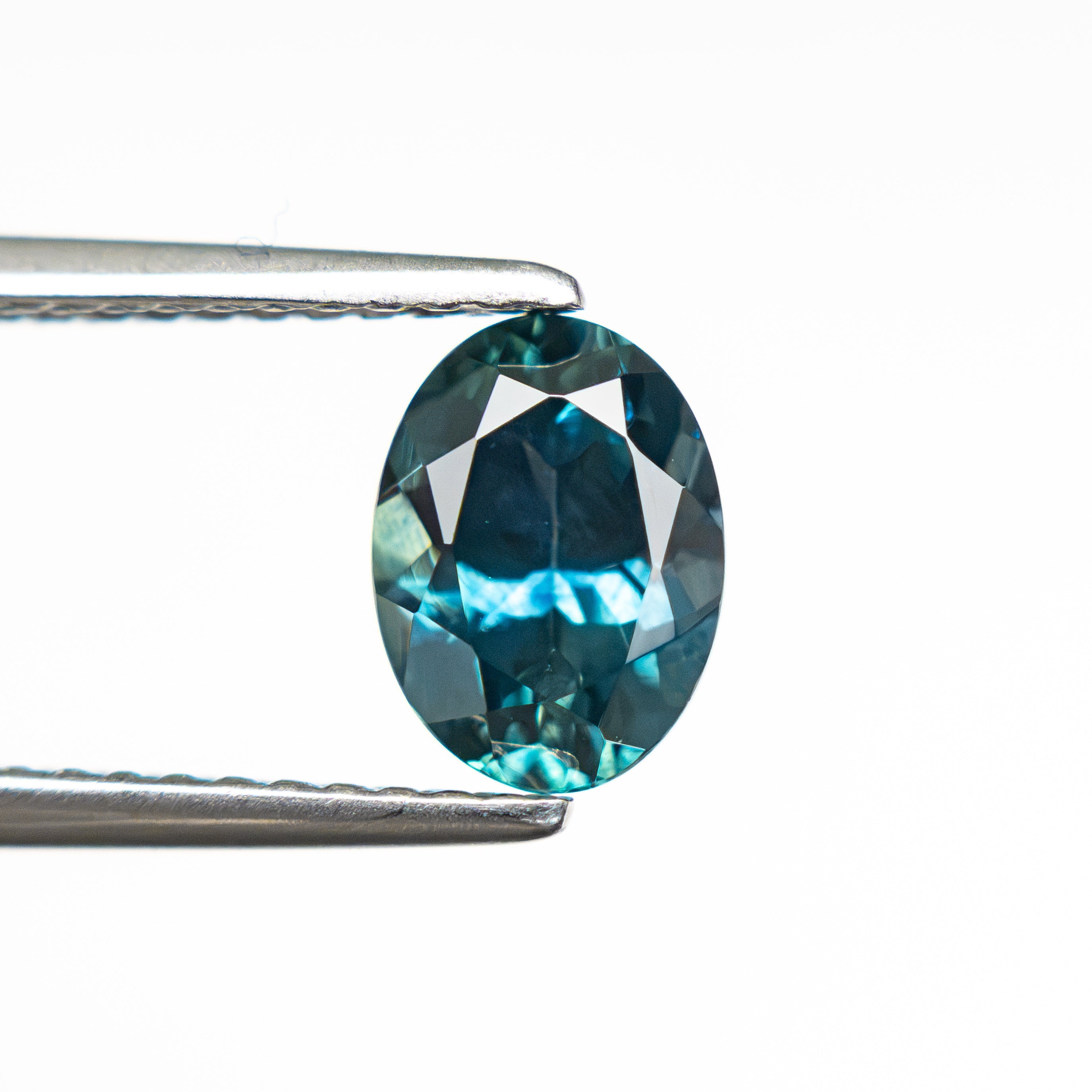 1.44ct 7.54x5.58x4.21mm Oval Brilliant Sapphire 28028-31 - Lelya - bespoke engagement and wedding rings made in Scotland, UK