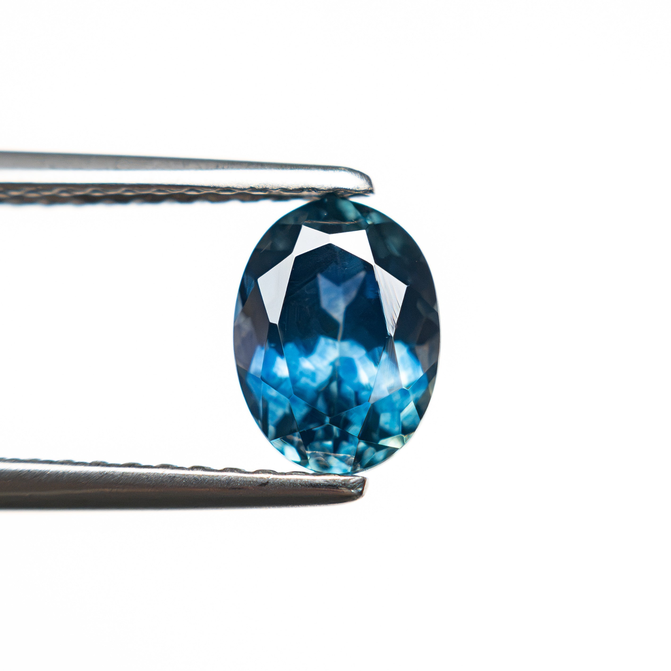 1.51ct 7.44x5.52x4.27mm Oval Brilliant Sapphire 28028-14 - Lelya - bespoke engagement and wedding rings made in Scotland, UK