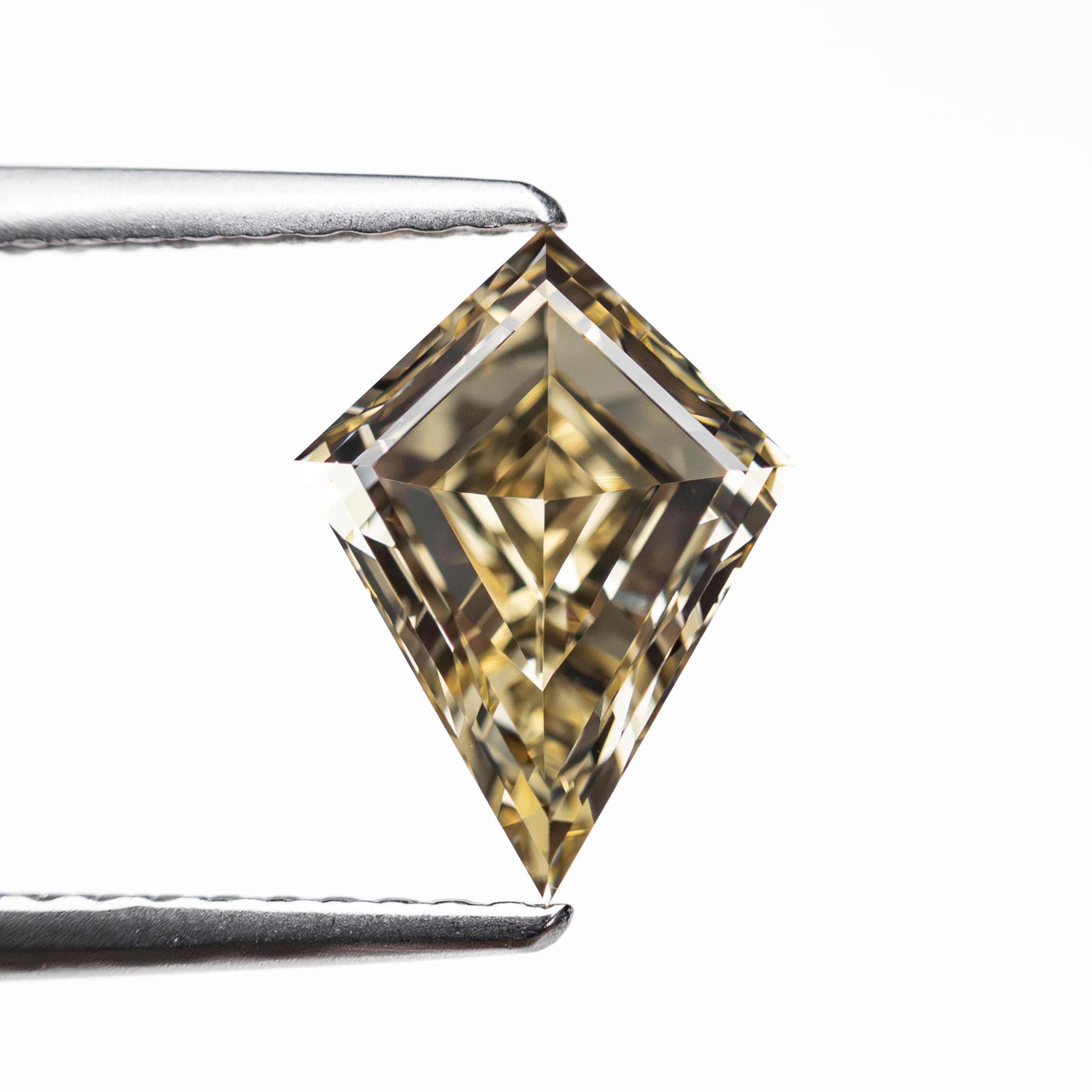 1.53ct 10.11x7.48x4.12mm VVS1 C5 Kite Step Cut 🇨🇦 27986-01 - Lelya - bespoke engagement and wedding rings made in Scotland, UK