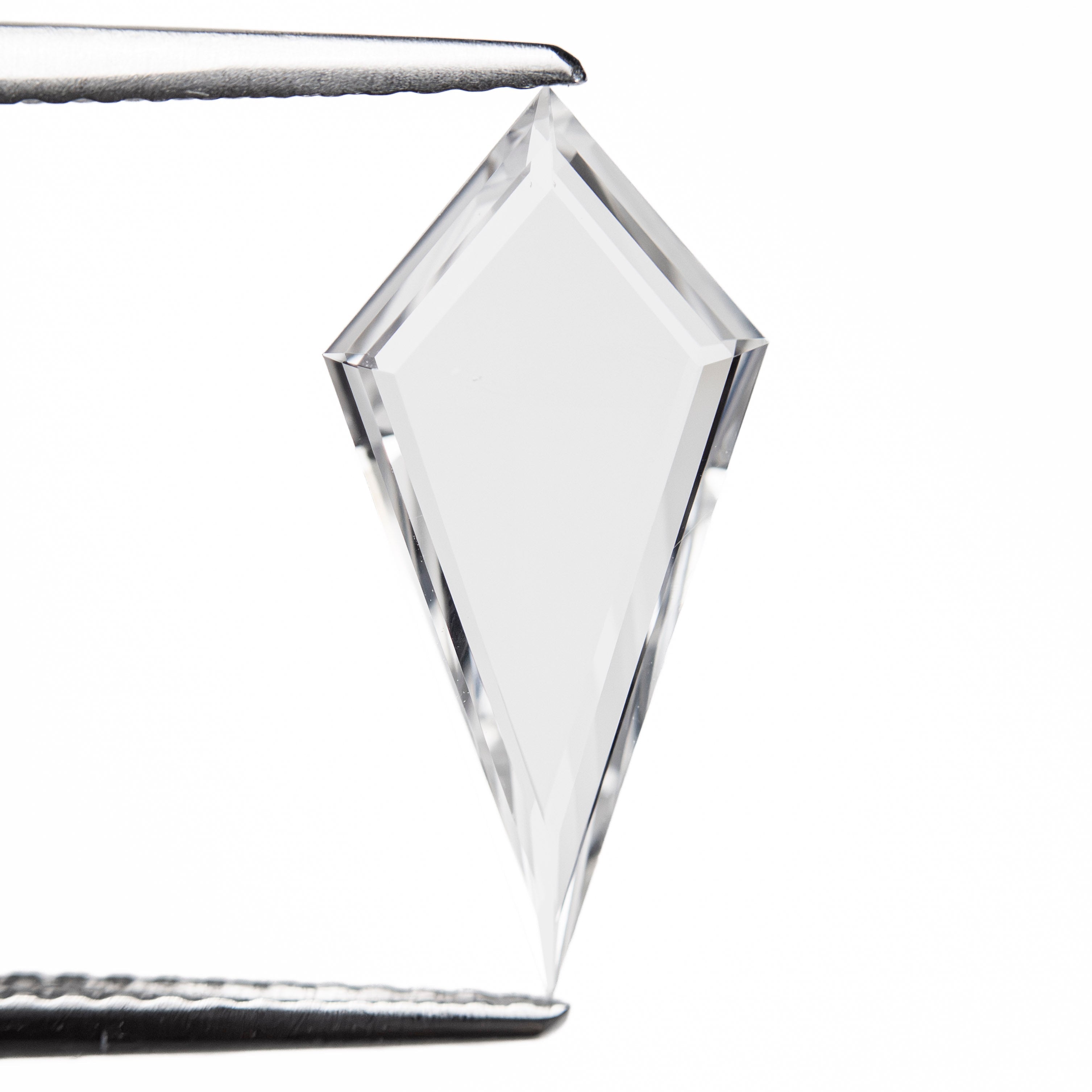 1.60ct 16.83x8.21x1.62mm Kite Portrait Cut Sapphire 27740-09 - Lelya - bespoke engagement and wedding rings made in Scotland, UK