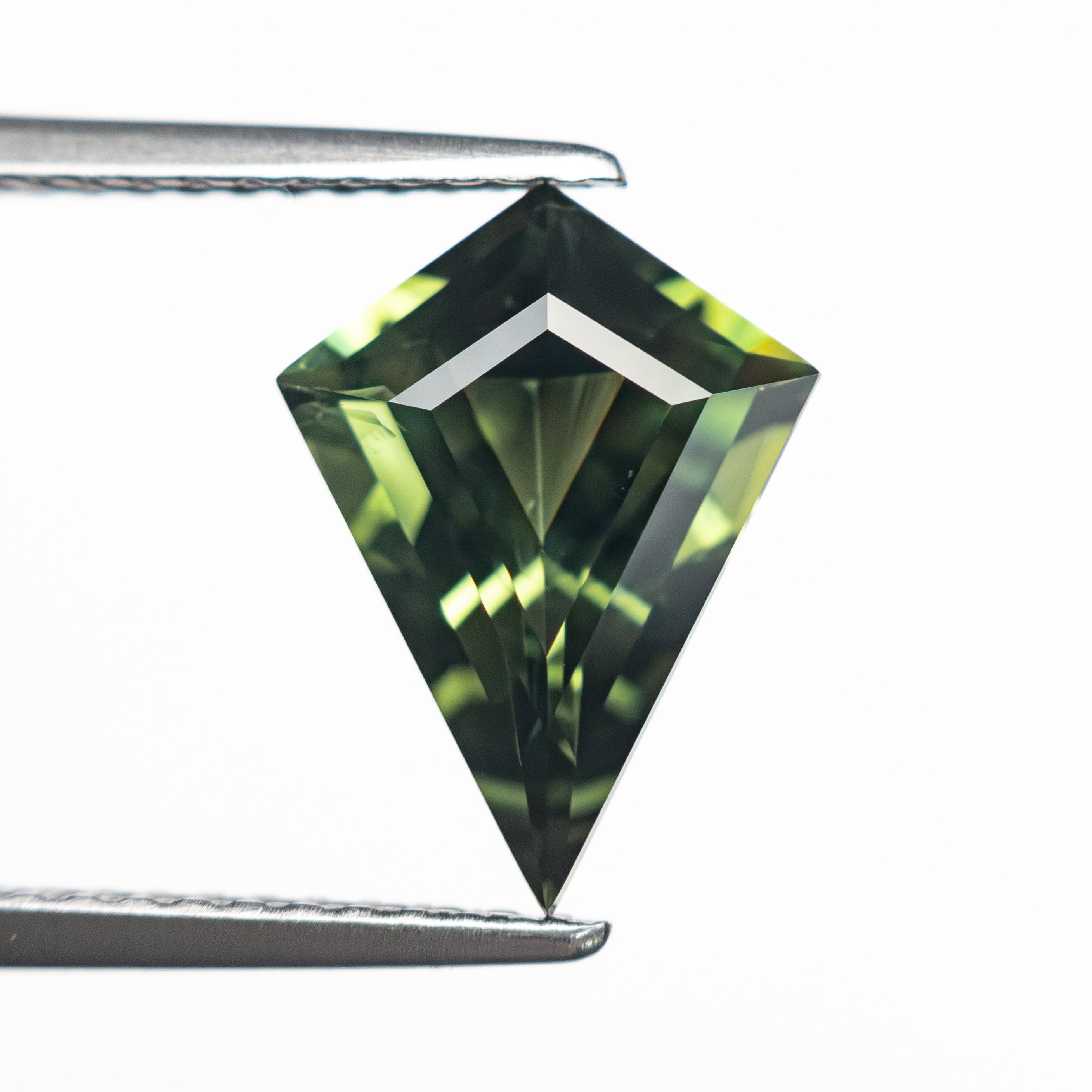 1.80ct 10.56x7.33x4.67mm Kite Step Cut Sapphire 27139 - 01 - Lelya - bespoke engagement and wedding rings made in Scotland, UK