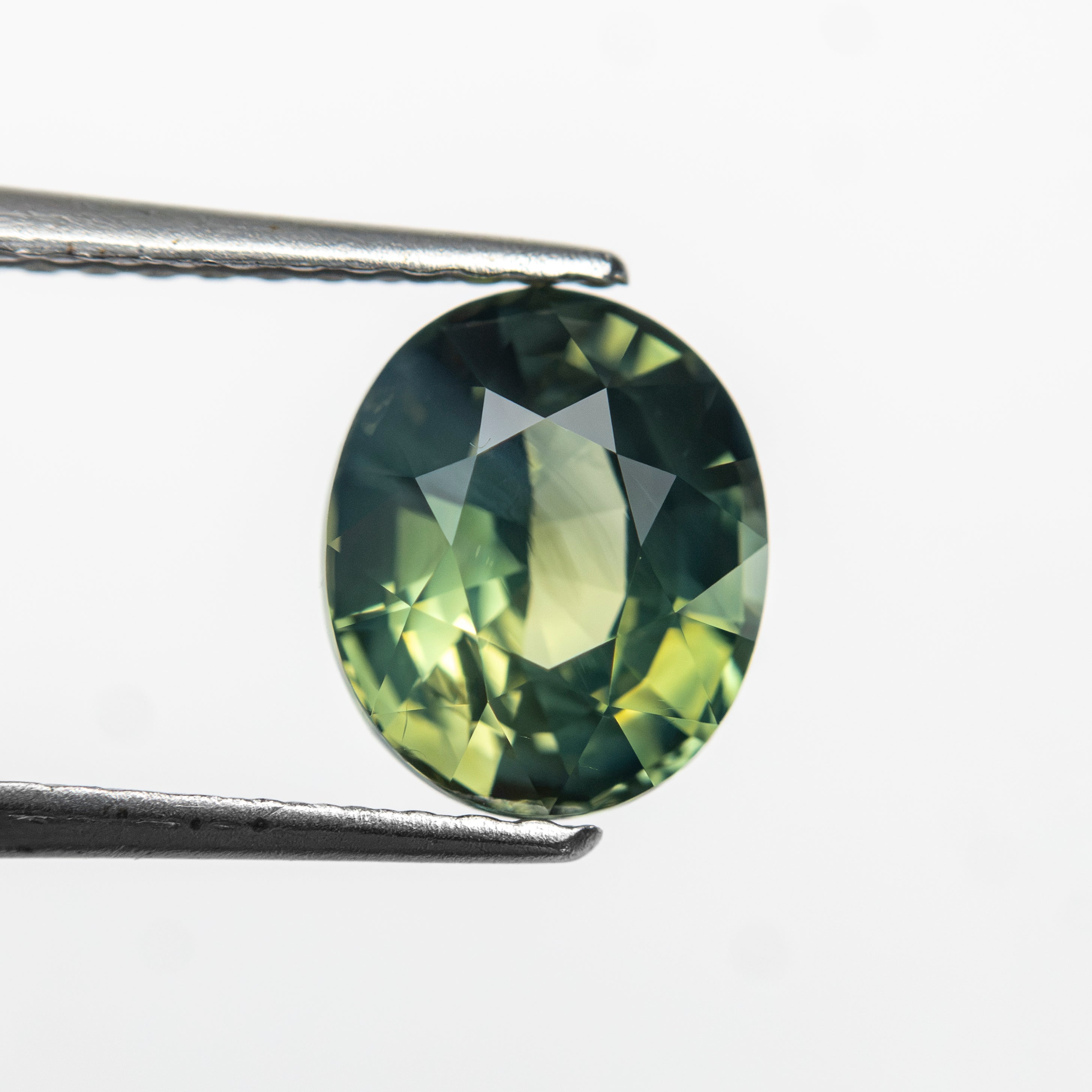 2.08ct 7.74x6.46x4.77mm Oval Brilliant Sapphire 28308-01 - Lelya - bespoke engagement and wedding rings made in Scotland, UK