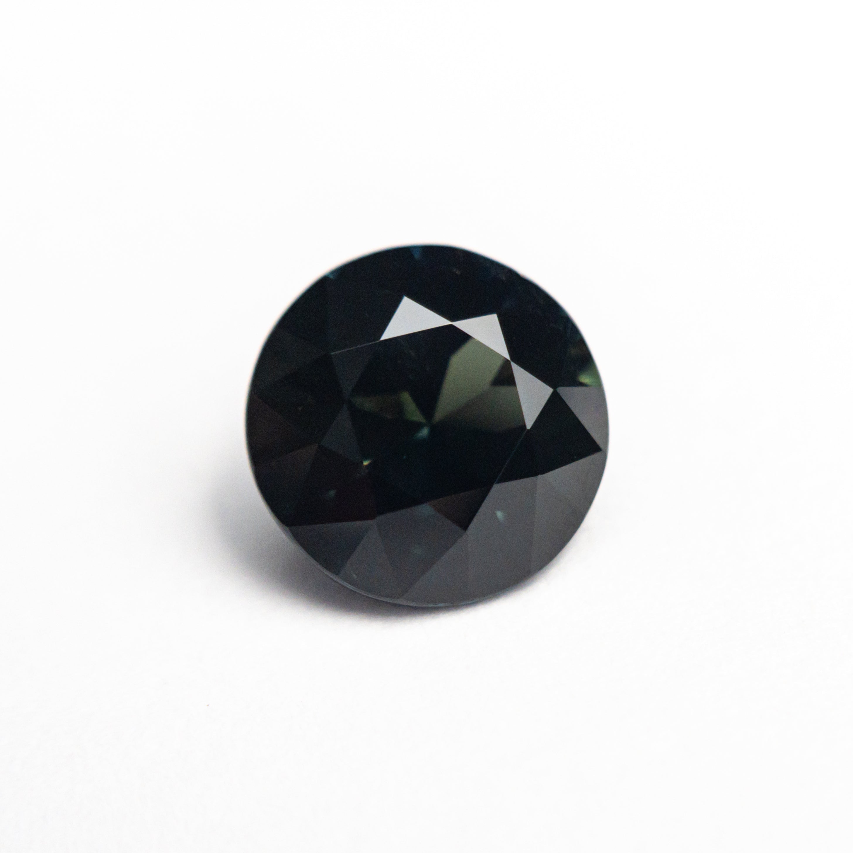 2.11ct 7.85x7.82x4.73mm Round Brilliant Sapphire 25372-01 - Lelya - bespoke engagement and wedding rings made in Scotland, UK