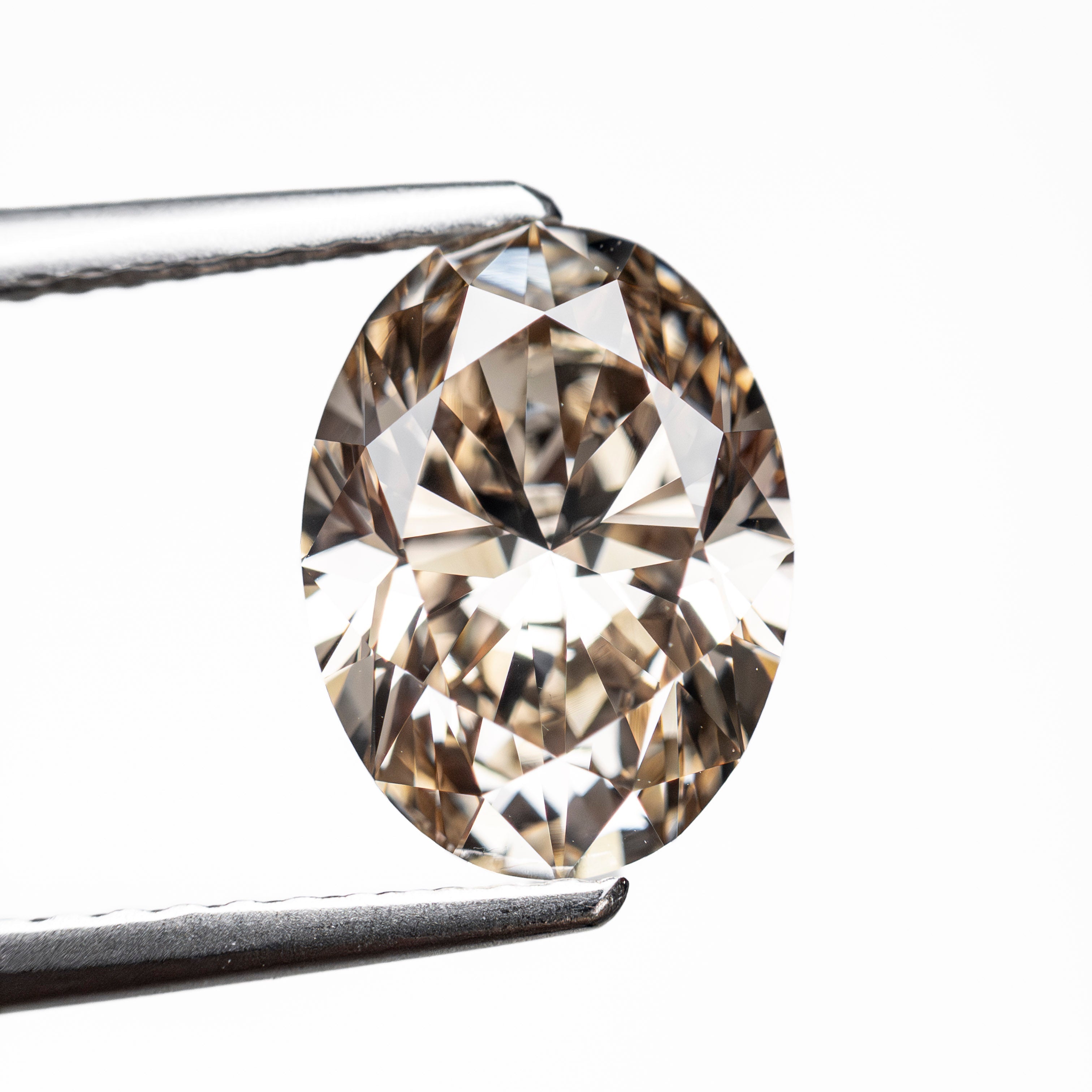 2.24ct 9.92x7.37x4.71mm VS1 C4 Oval Brilliant 🇨🇦 27987-01 - Lelya - bespoke engagement and wedding rings made in Scotland, UK