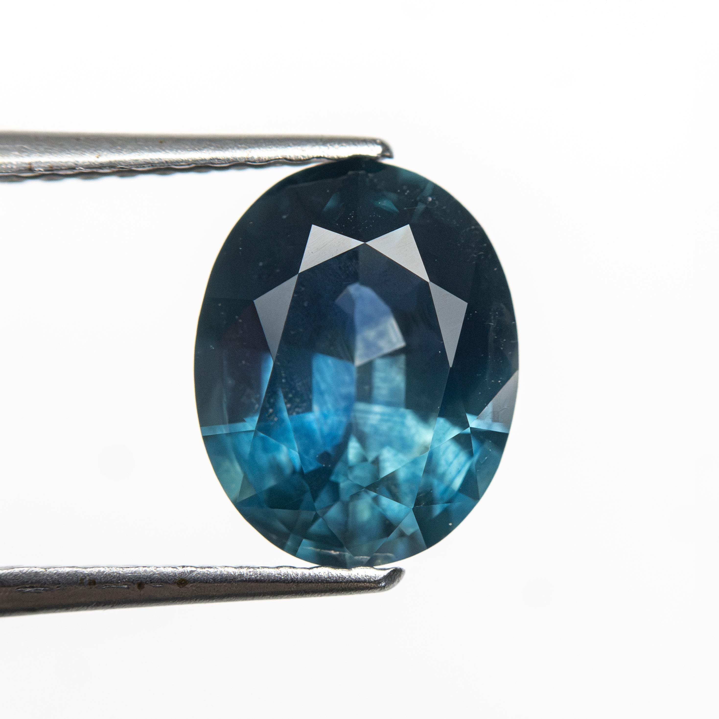 2.33ct 9.08x7.21x4.41mm Oval Brilliant Sapphire 28306-01 - Lelya - bespoke engagement and wedding rings made in Scotland, UK