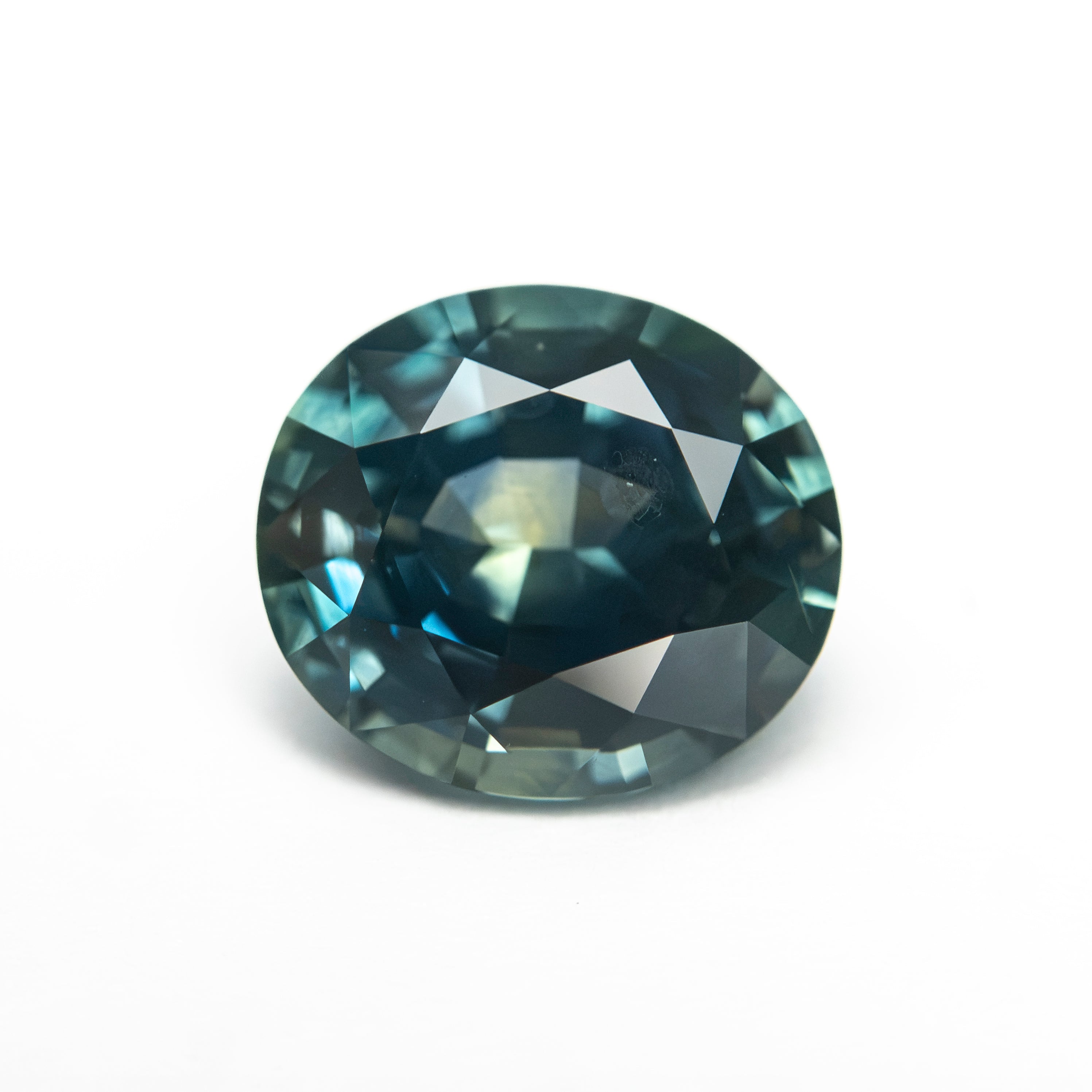 2.55ct 8.71x7.72x4.88mm Oval Brilliant Sapphire 28305-01 - Lelya - bespoke engagement and wedding rings made in Scotland, UK