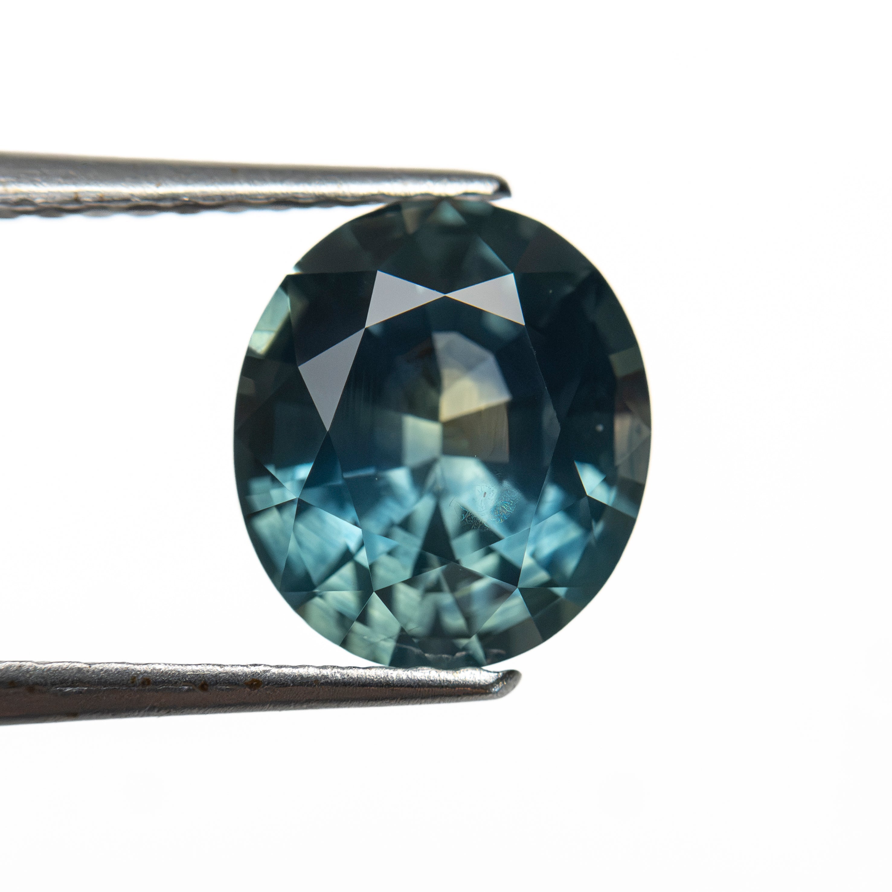 2.55ct 8.71x7.72x4.88mm Oval Brilliant Sapphire 28305-01 - Lelya - bespoke engagement and wedding rings made in Scotland, UK