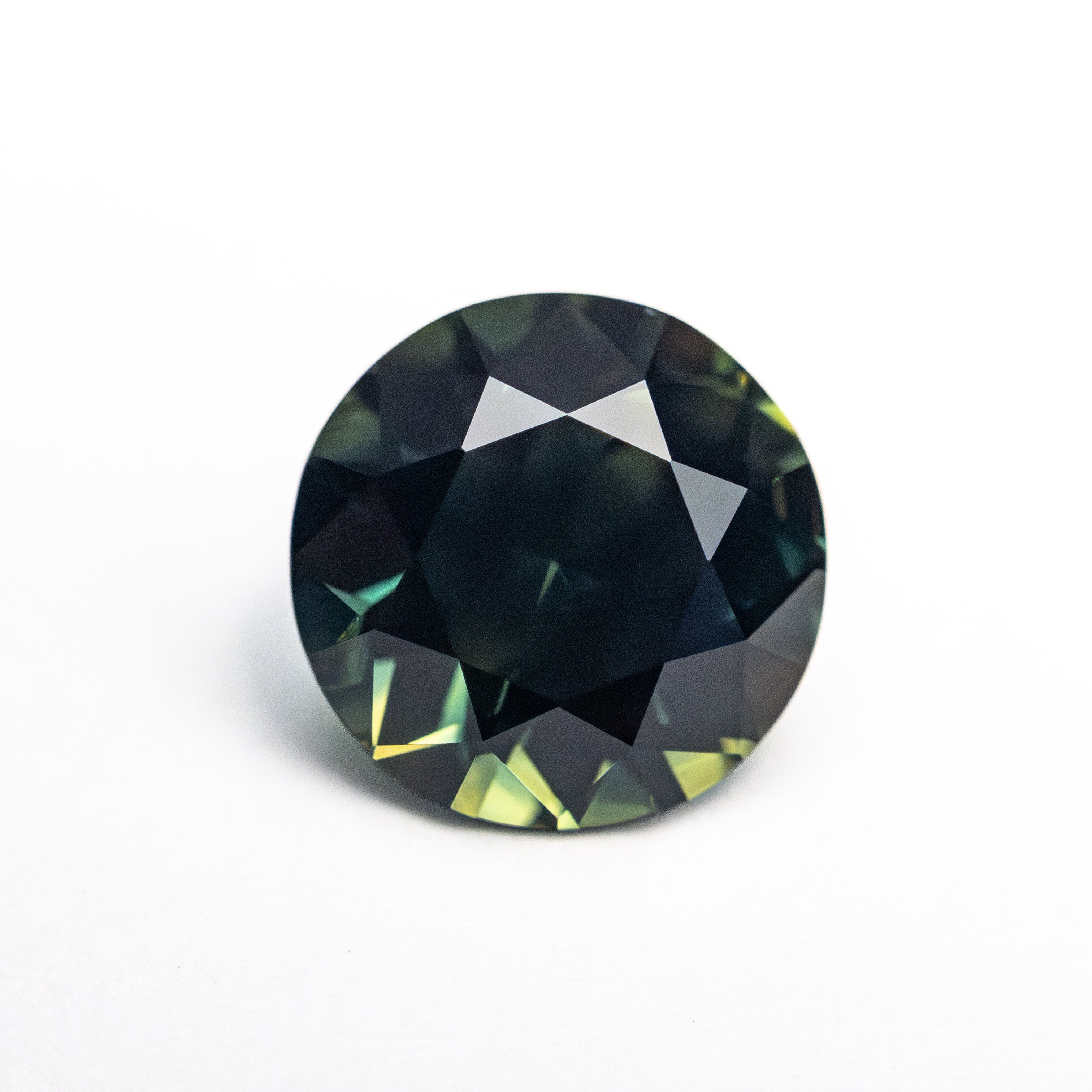 2.81ct 8.52x8.53x5.58mm Round Brilliant Sapphire 26625 - 02 - Lelya - bespoke engagement and wedding rings made in Scotland, UK