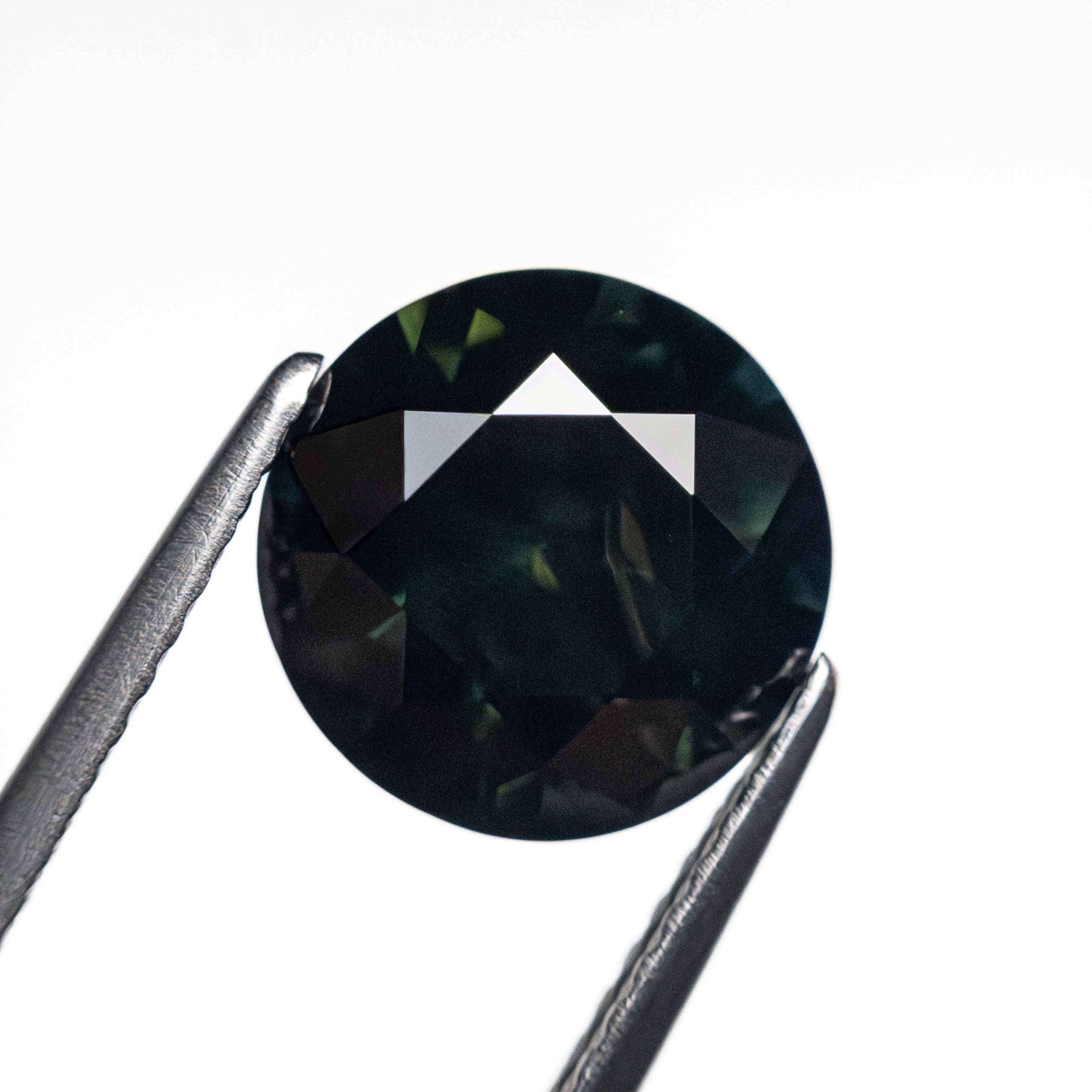 3.14ct 8.86x8.89x5.62mm Round Brilliant Sapphire 26625 - 03 - Lelya - bespoke engagement and wedding rings made in Scotland, UK